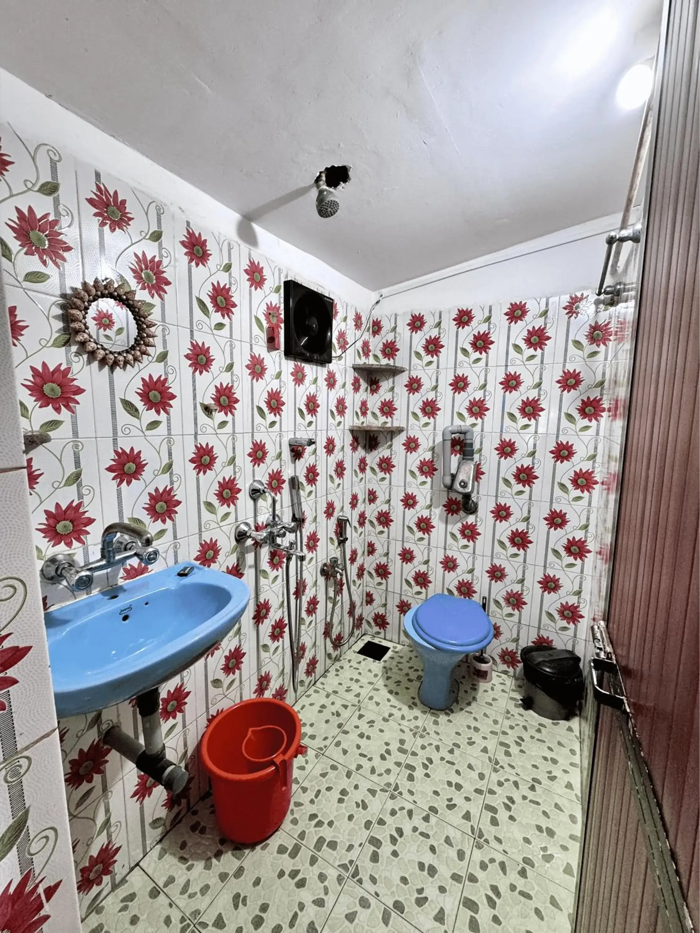 Bathroom in Secret Garden Agonda Beach Resort Bathroom in Secret Garden Agonda Beach Resort