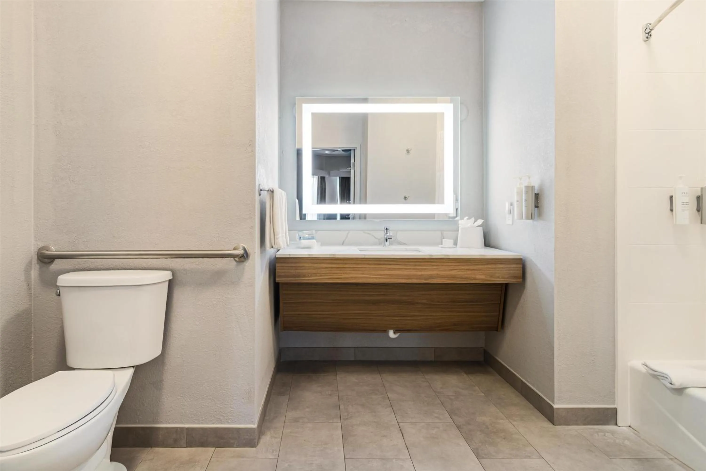 Bathroom in Homewood Suites Beaumont