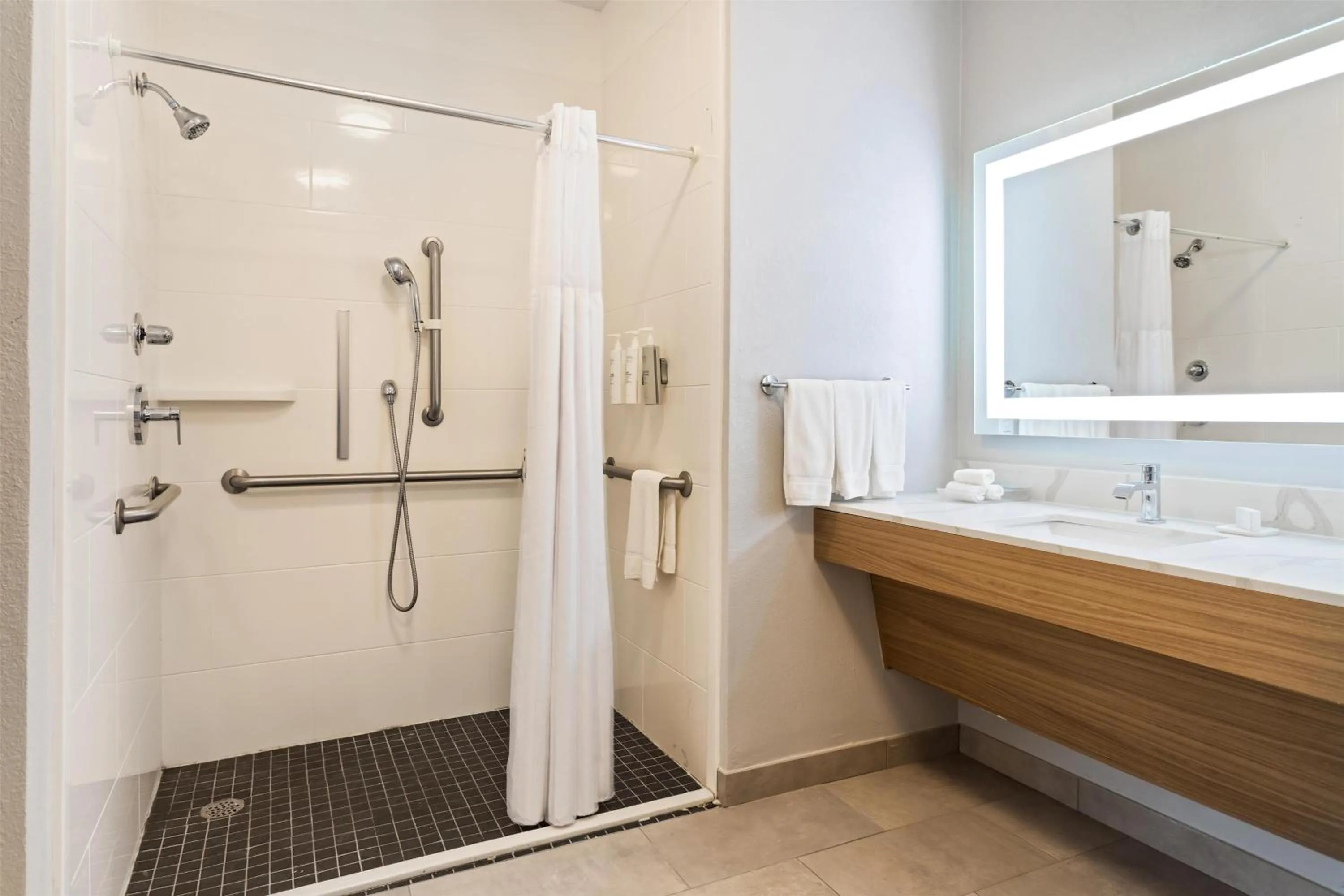 Bathroom in Homewood Suites Beaumont