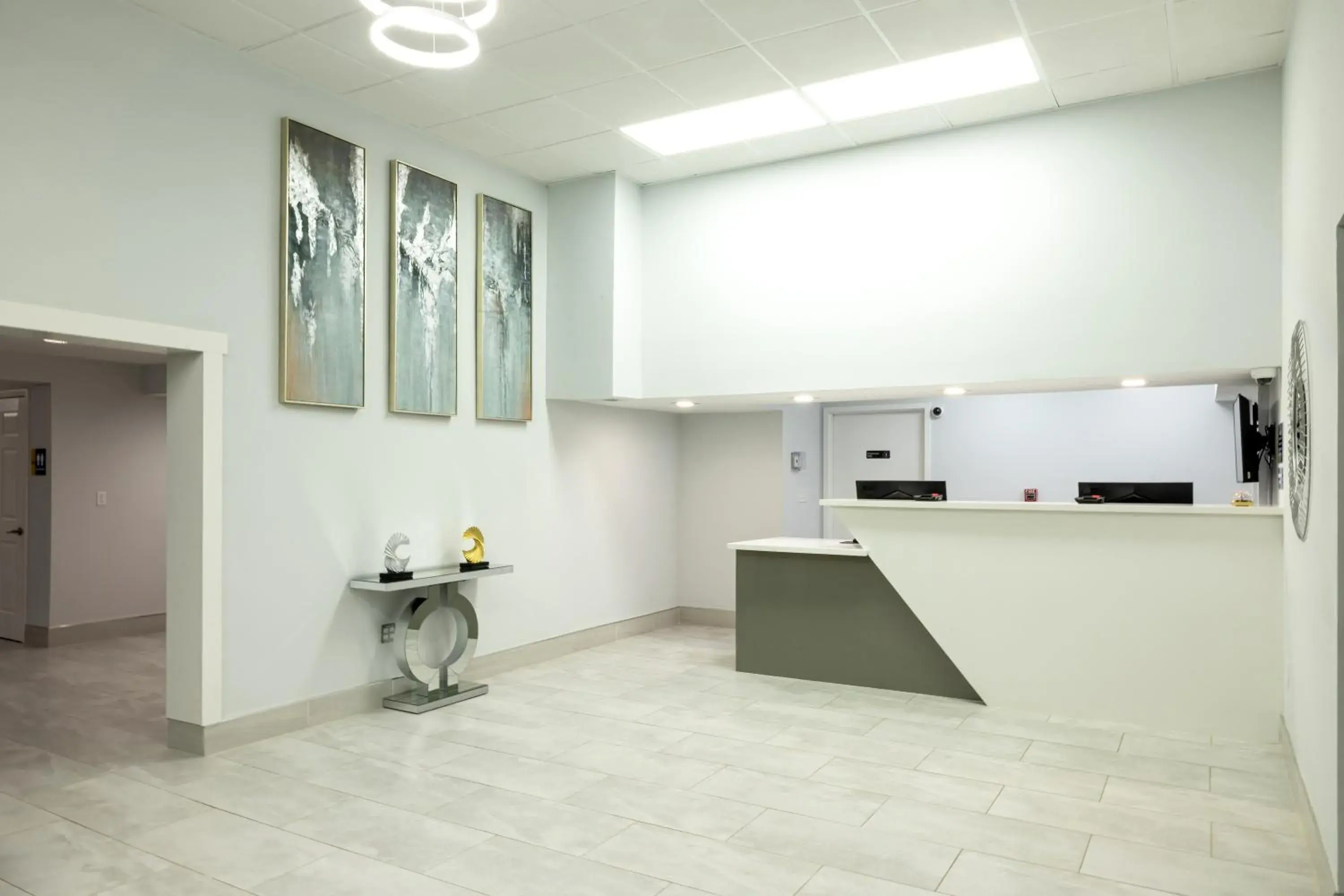 Lobby or reception in Days Inn & Suites by Wyndham Bossier City - Casino Area Lobby or reception in Days Inn & Suites by Wyndham Bossier City - Casino Area