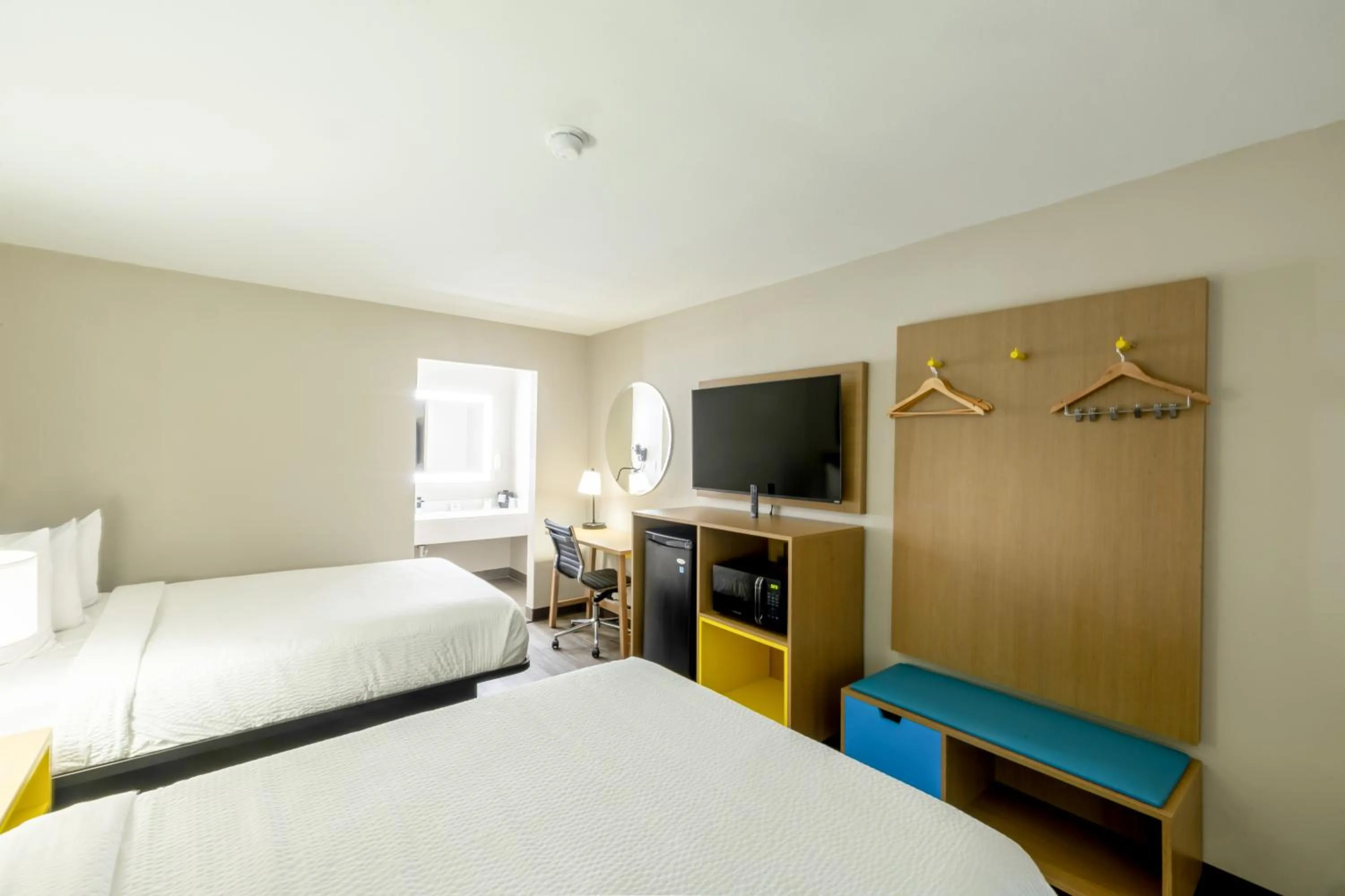 Bedroom, Bed in Days Inn & Suites by Wyndham Bossier City - Casino Area