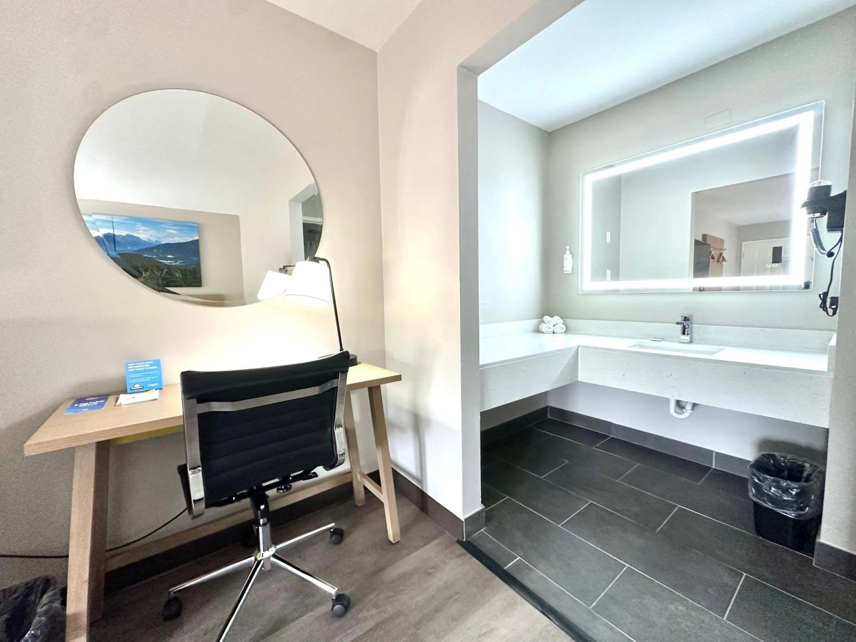 Seating area in Days Inn & Suites by Wyndham Bossier City - Casino Area