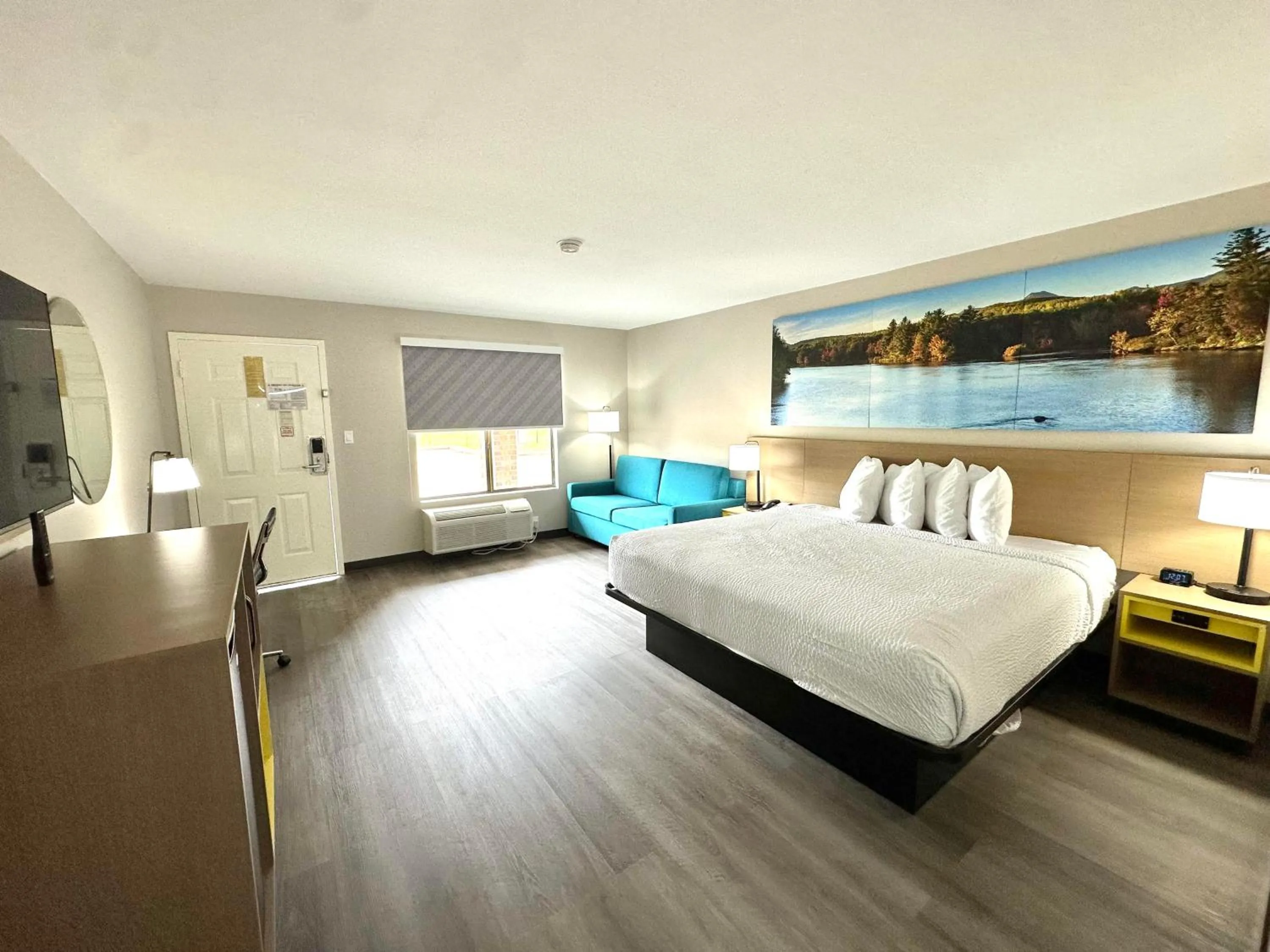 Bed in Days Inn & Suites by Wyndham Bossier City - Casino Area