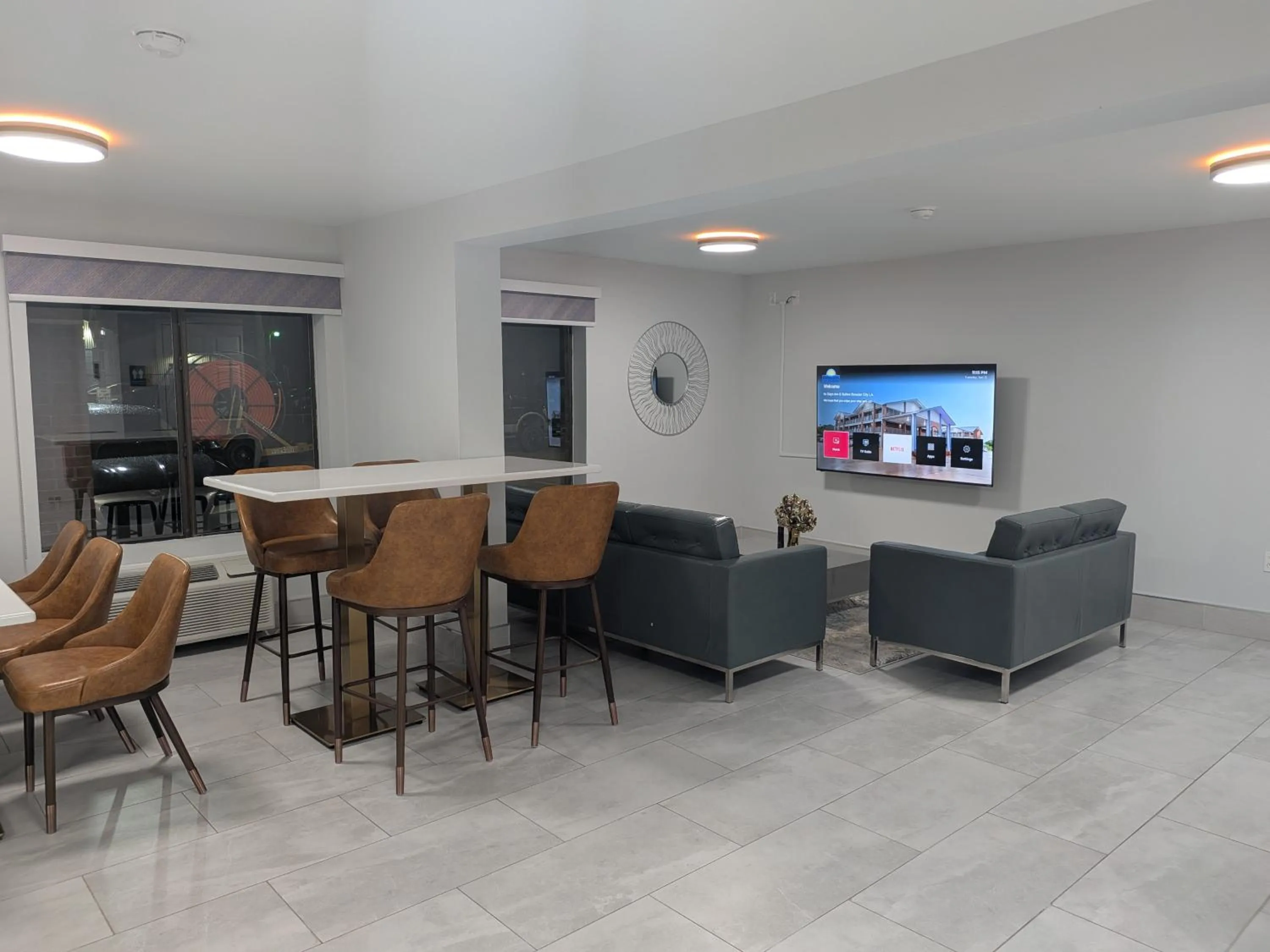 Communal lounge/ TV room in Days Inn & Suites by Wyndham Bossier City - Casino Area