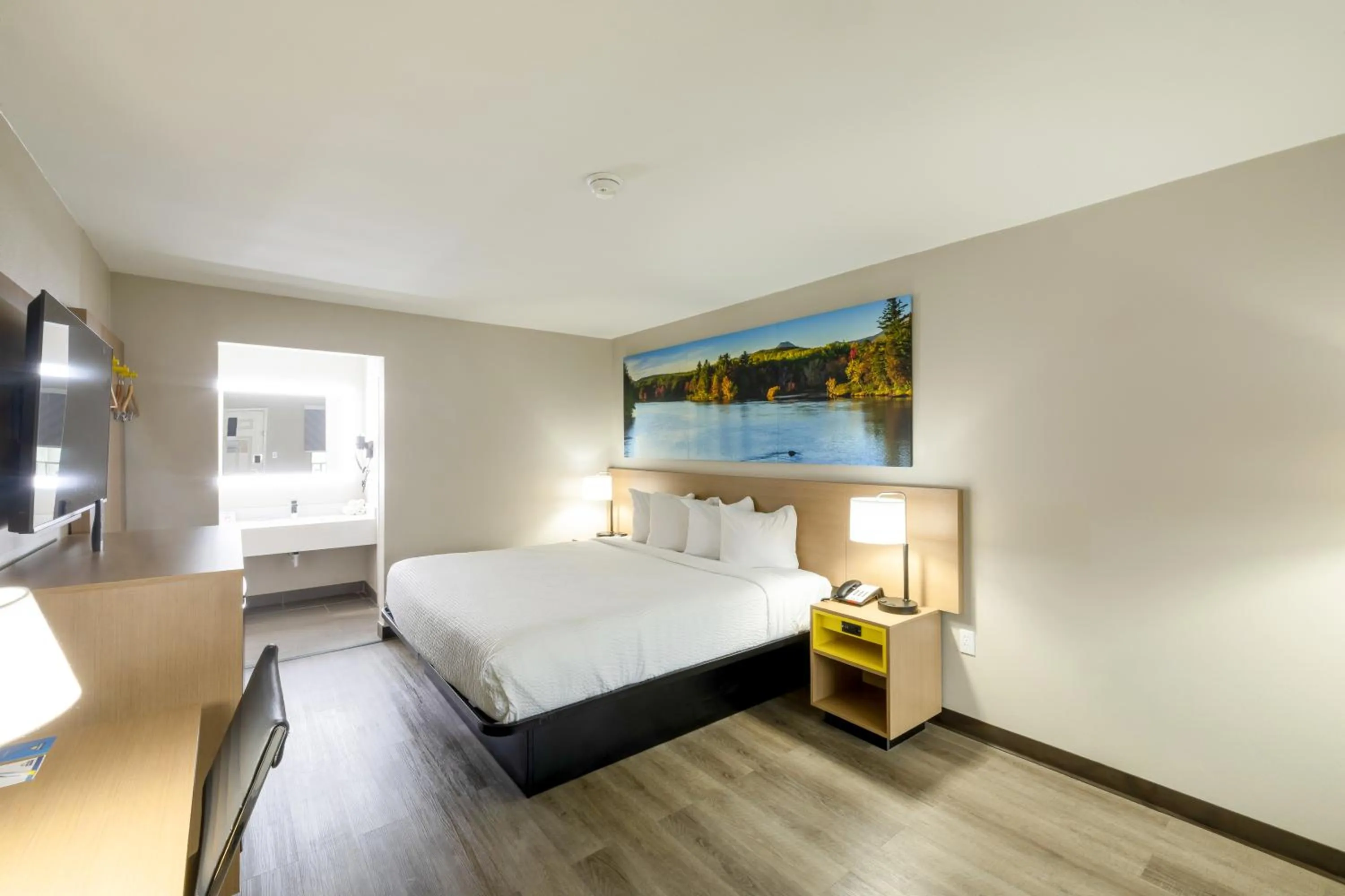 Bed in Days Inn & Suites by Wyndham Bossier City - Casino Area