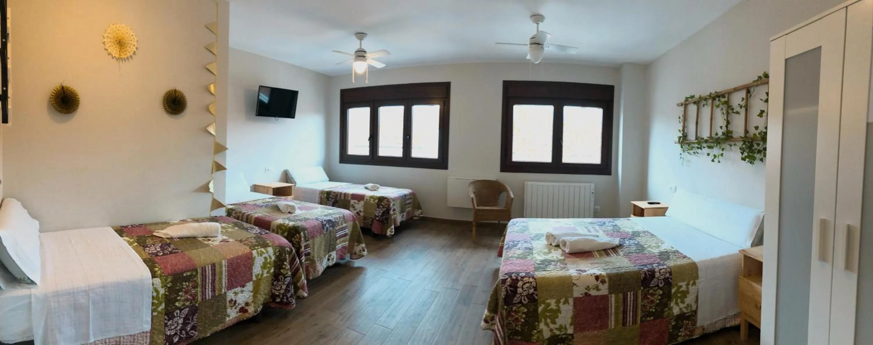 Photo of the whole room, Bed in Villa Galicia