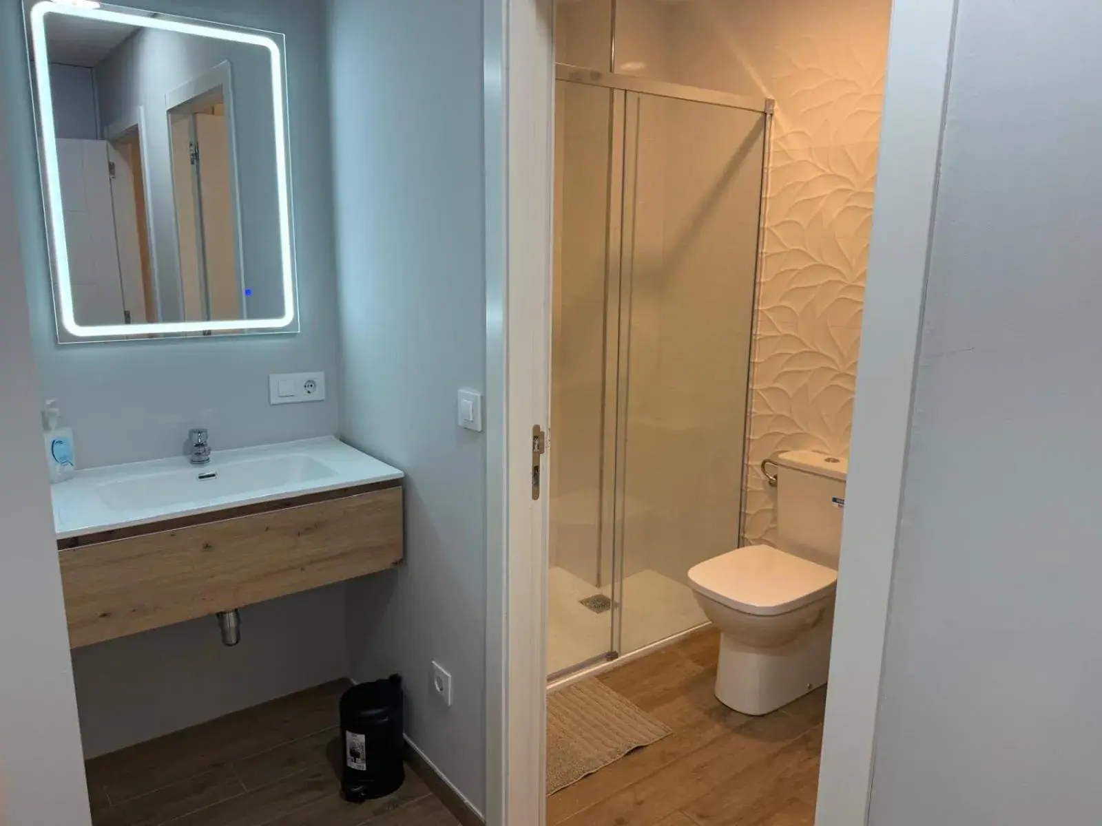 Twin Room with Shared Bathroom in Villa Galicia Twin Room with Shared Bathroom in Villa Galicia