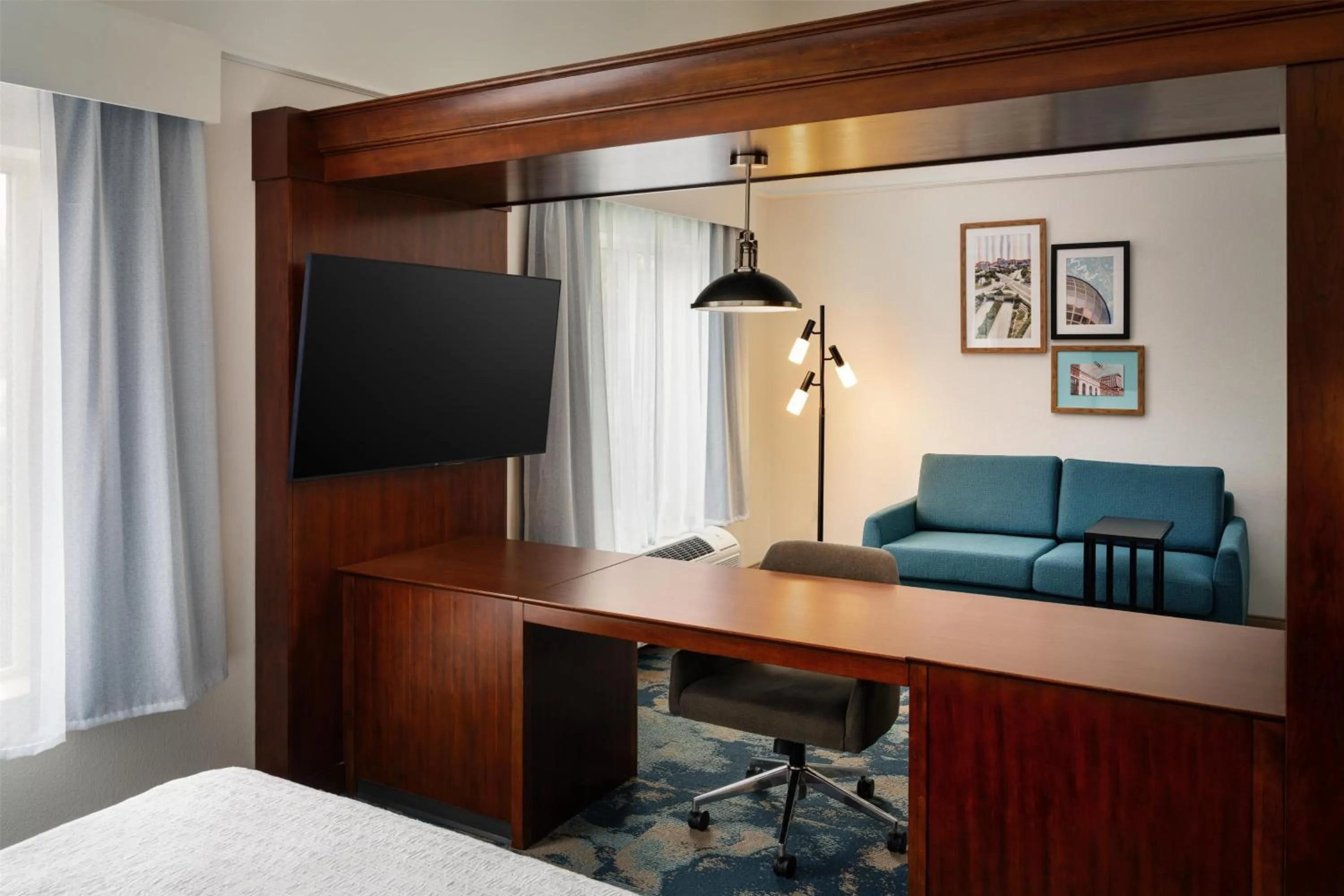 Living room, Bed in Hampton Inn & Suites Knoxville-Turkey Creek Farragut