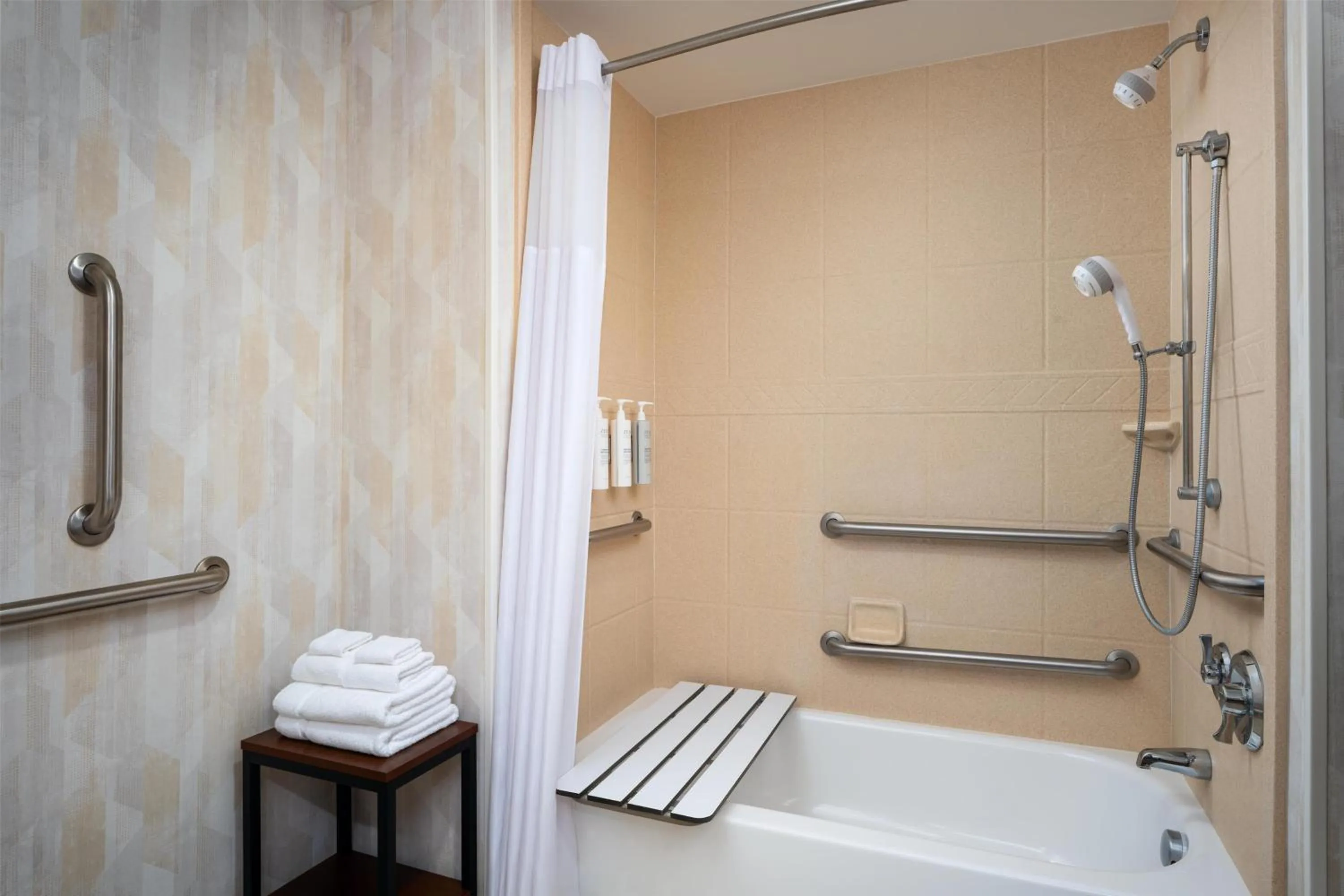 Bathroom in Hampton Inn & Suites Knoxville-Turkey Creek Farragut