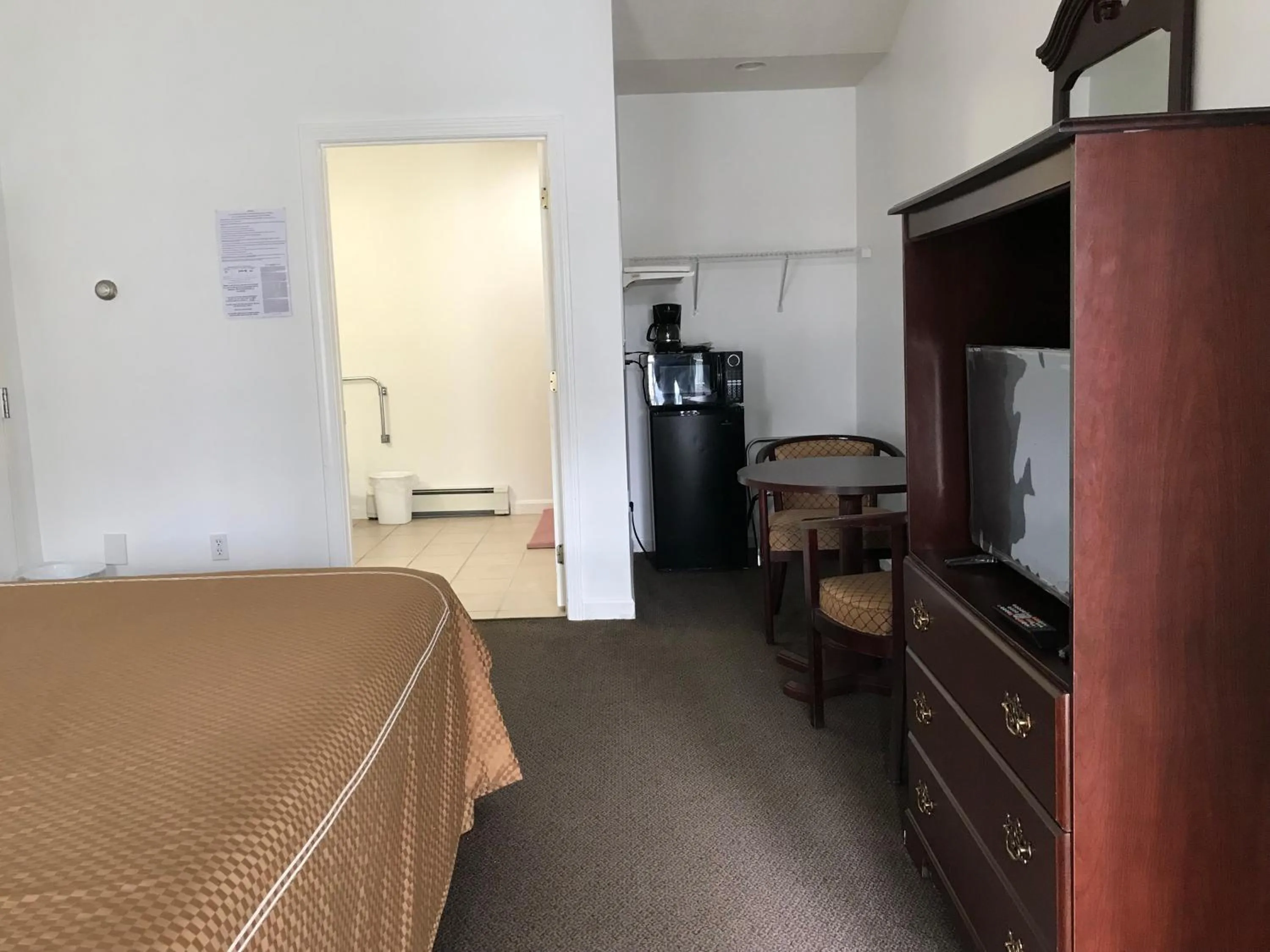 Photo of the whole room, Bed in Exit 5 Resort & Condominium