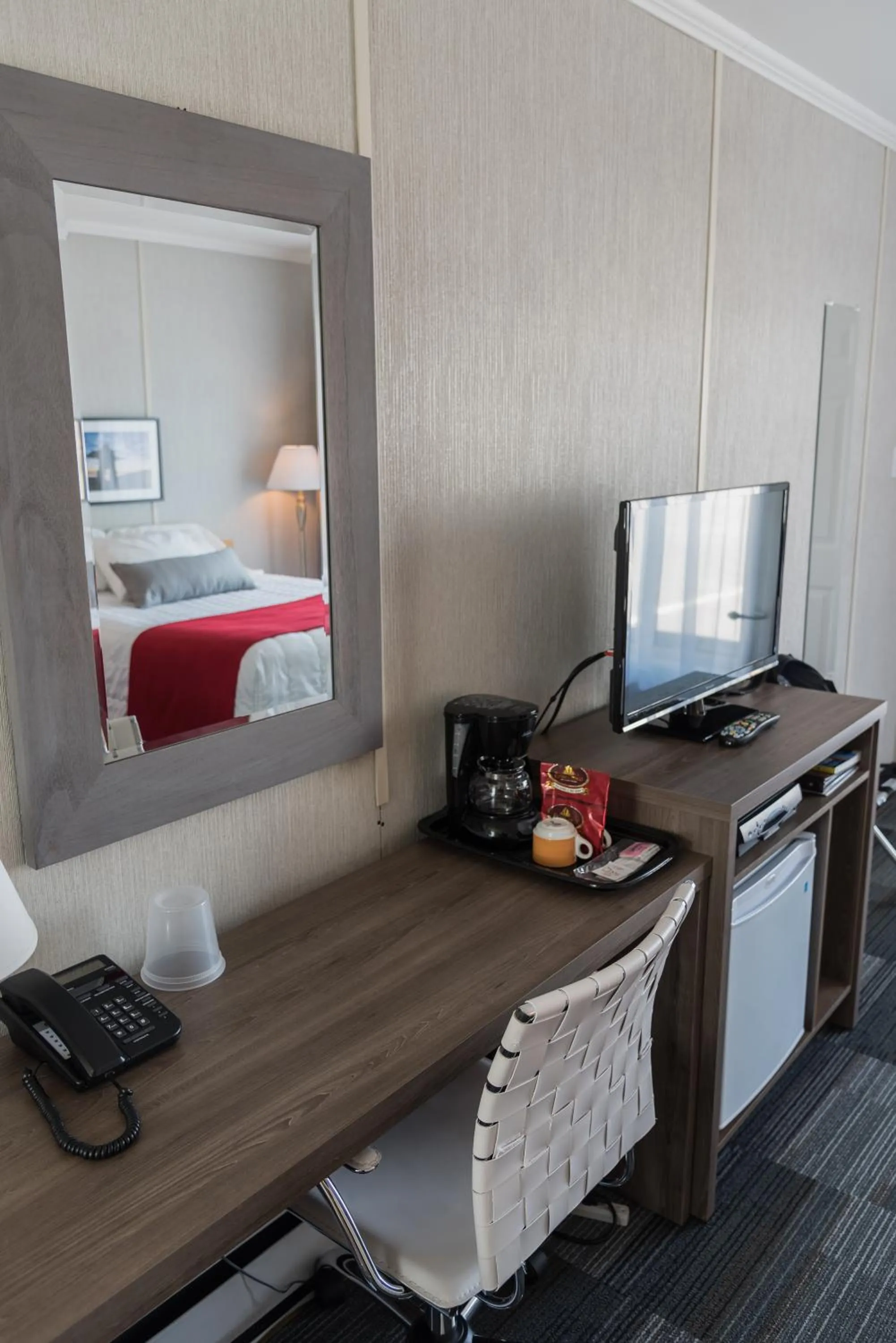 TV and multimedia, Bed in Motel Cartier