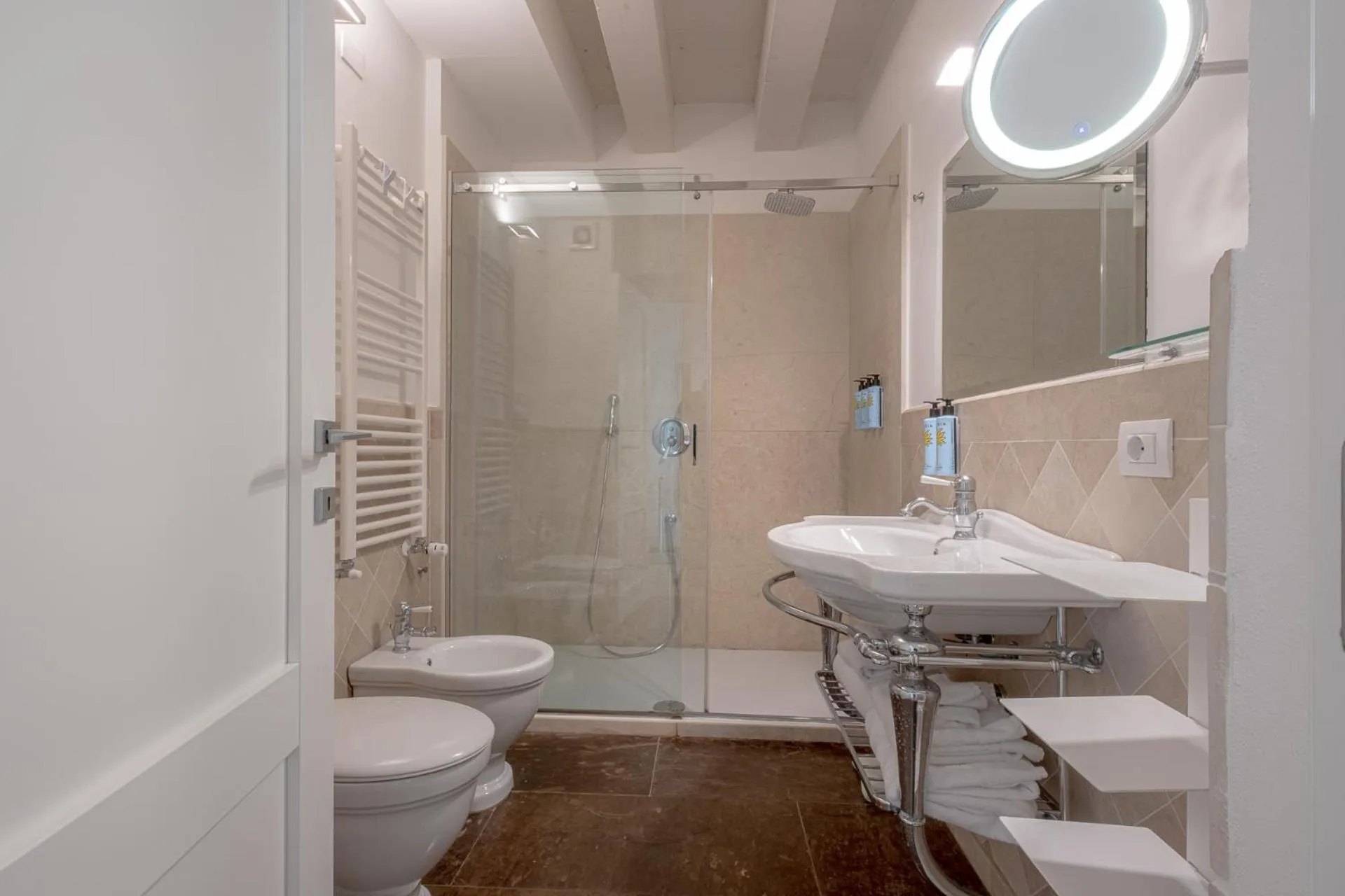 Shower in Palazzo Alfeo Aparthotel