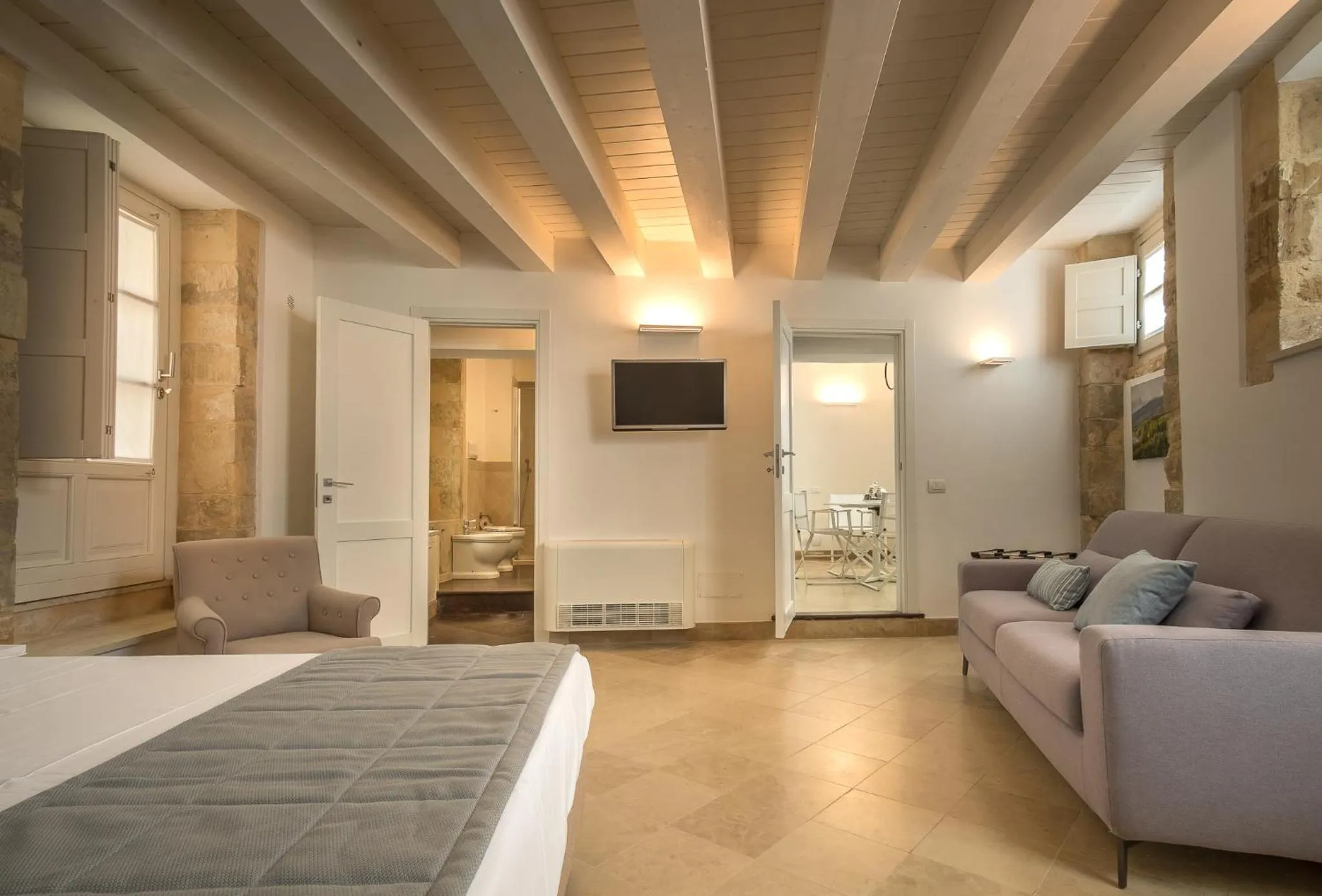 Photo of the whole room, Bed in Palazzo Alfeo Aparthotel