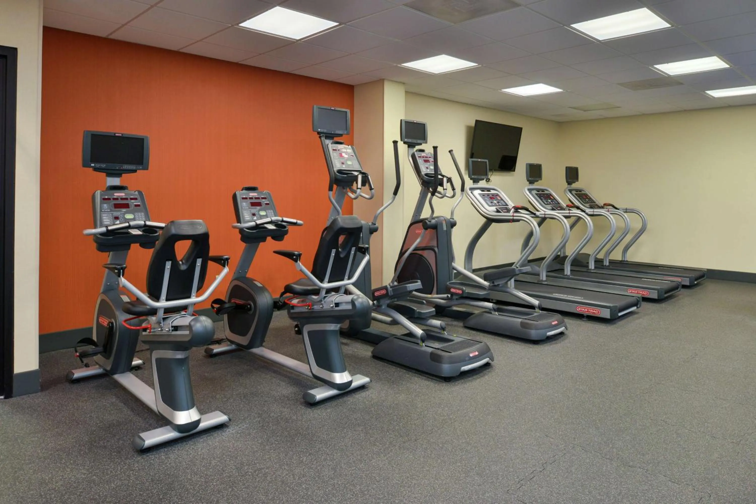 Fitness centre/facilities in Hampton Inn Frederick
