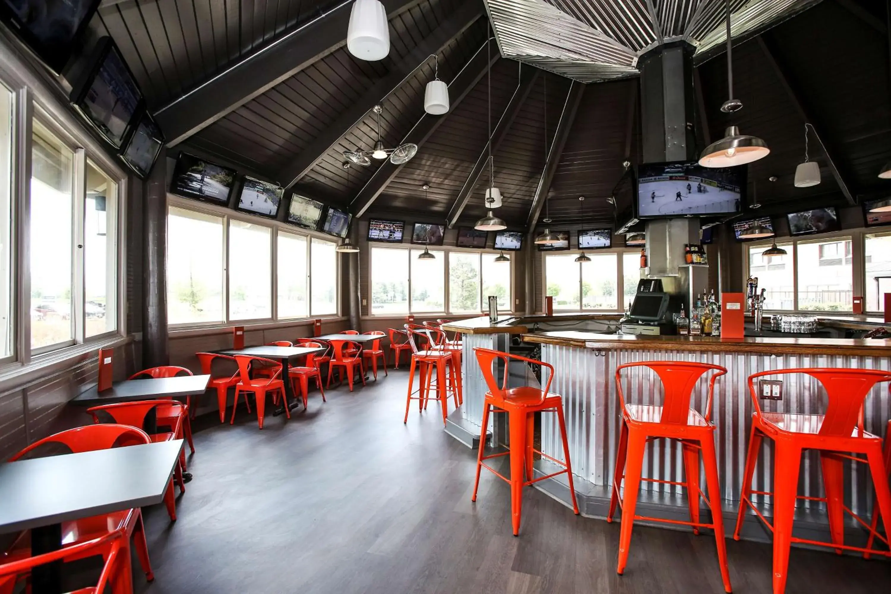 Lounge or bar in Hampton Inn Frederick Lounge or bar in Hampton Inn Frederick