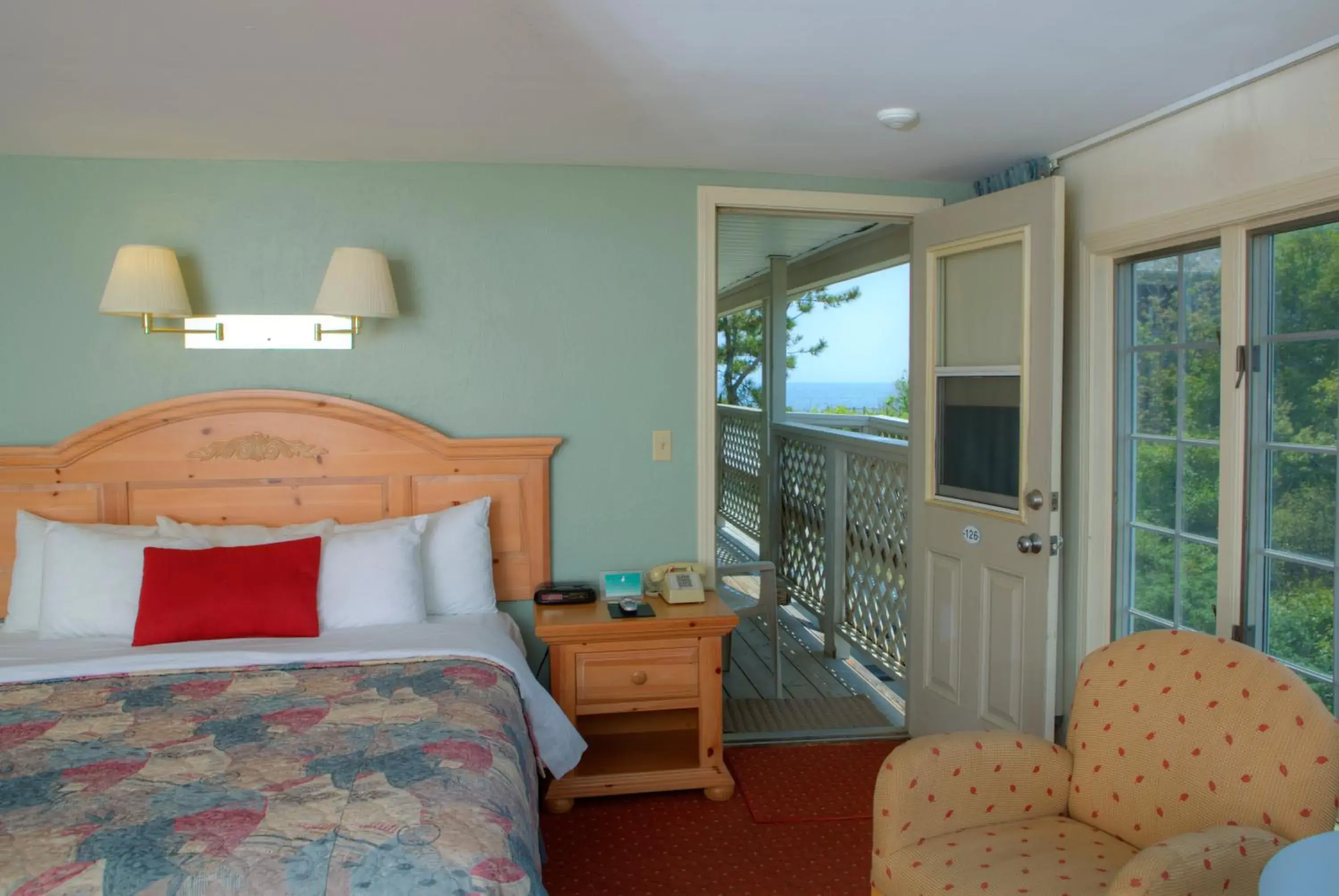 Bed in The Corsair & Cross Rip Oceanfront Bed in The Corsair & Cross Rip Oceanfront