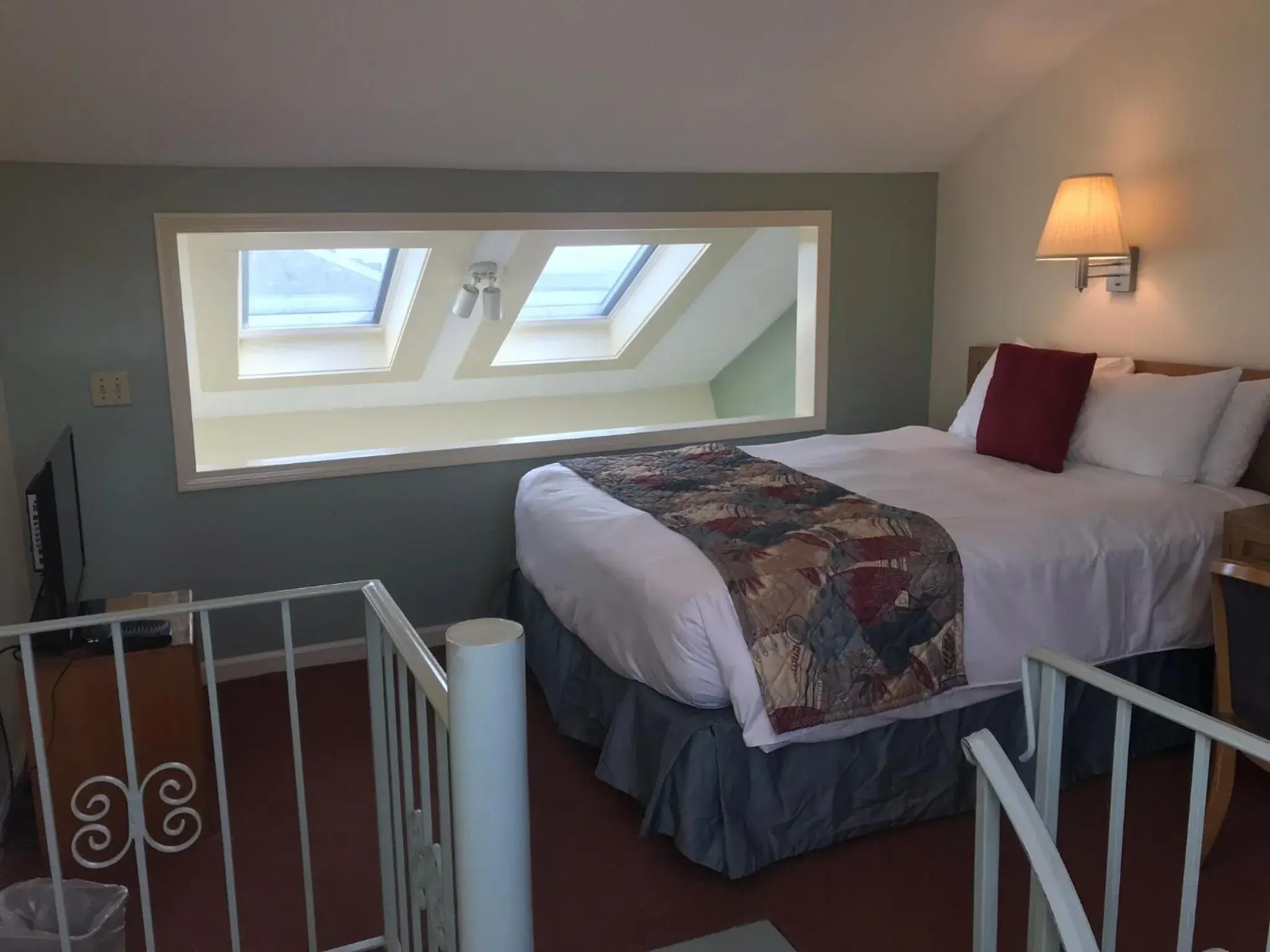 Bed in The Corsair & Cross Rip Oceanfront Bed in The Corsair & Cross Rip Oceanfront