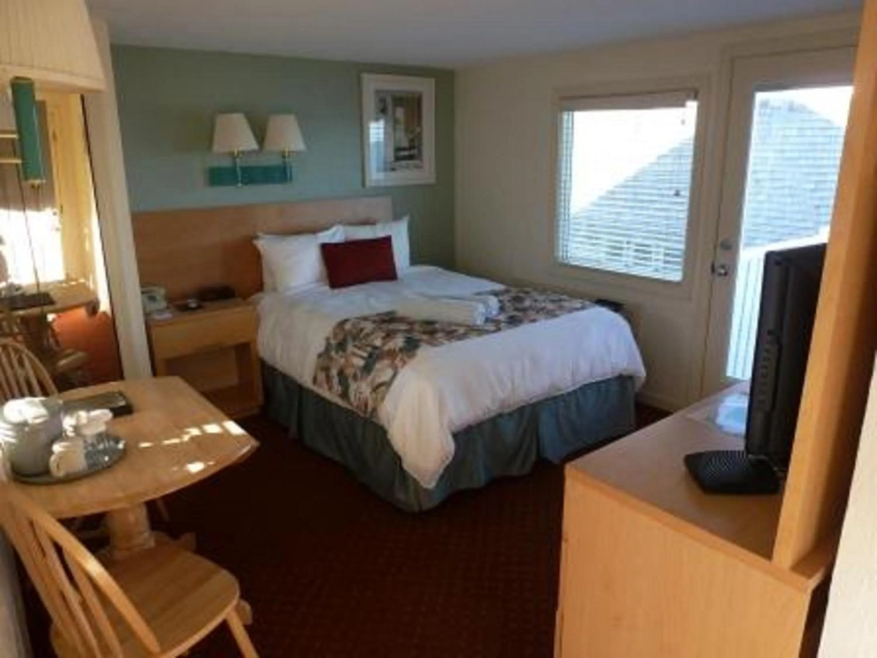 Bed in The Corsair & Cross Rip Oceanfront