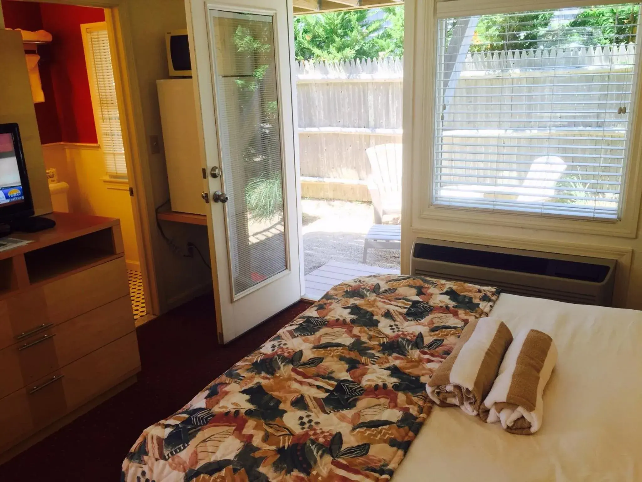 Bedroom, Bed in The Corsair & Cross Rip Oceanfront Bedroom, Bed in The Corsair & Cross Rip Oceanfront