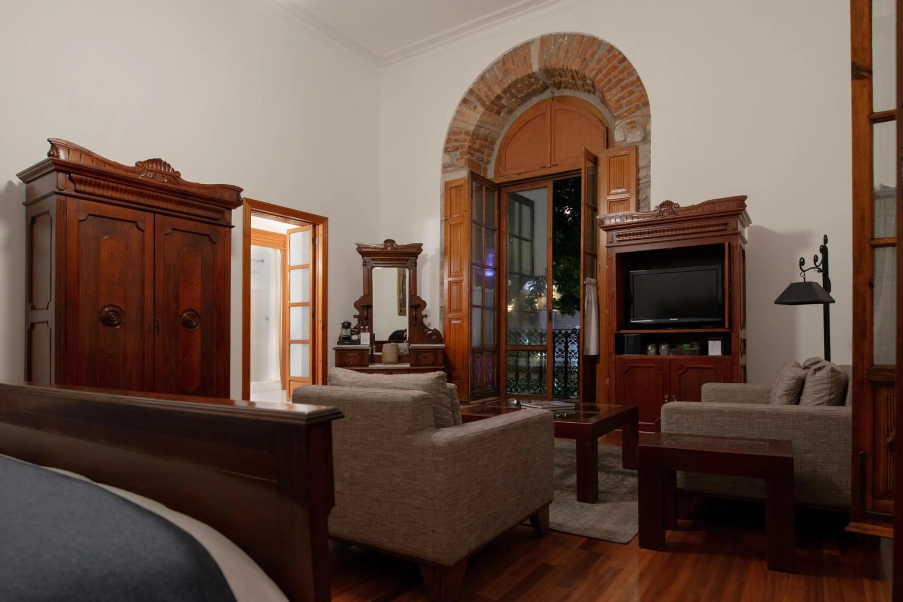 TV and multimedia in Hotel Los Juaninos