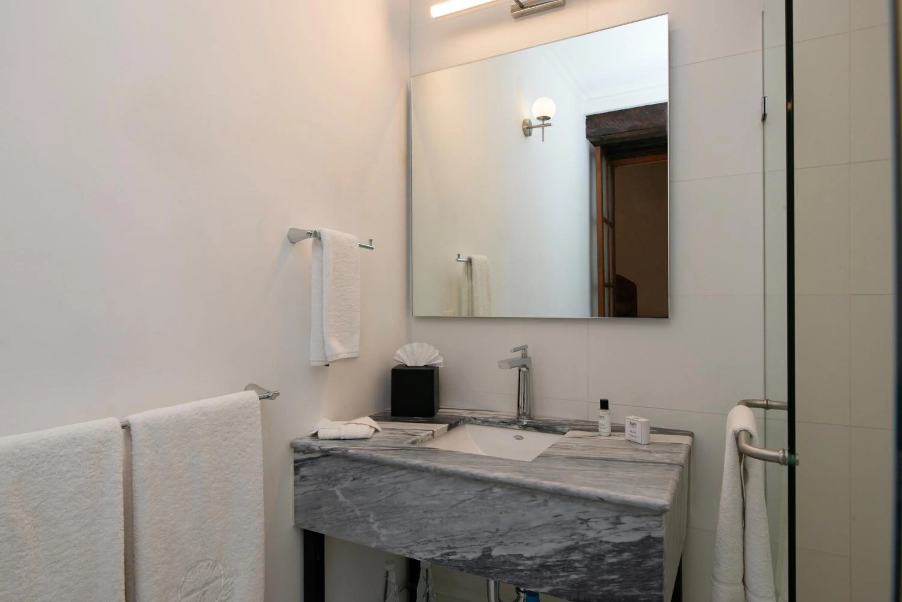 Bathroom in Hotel Los Juaninos