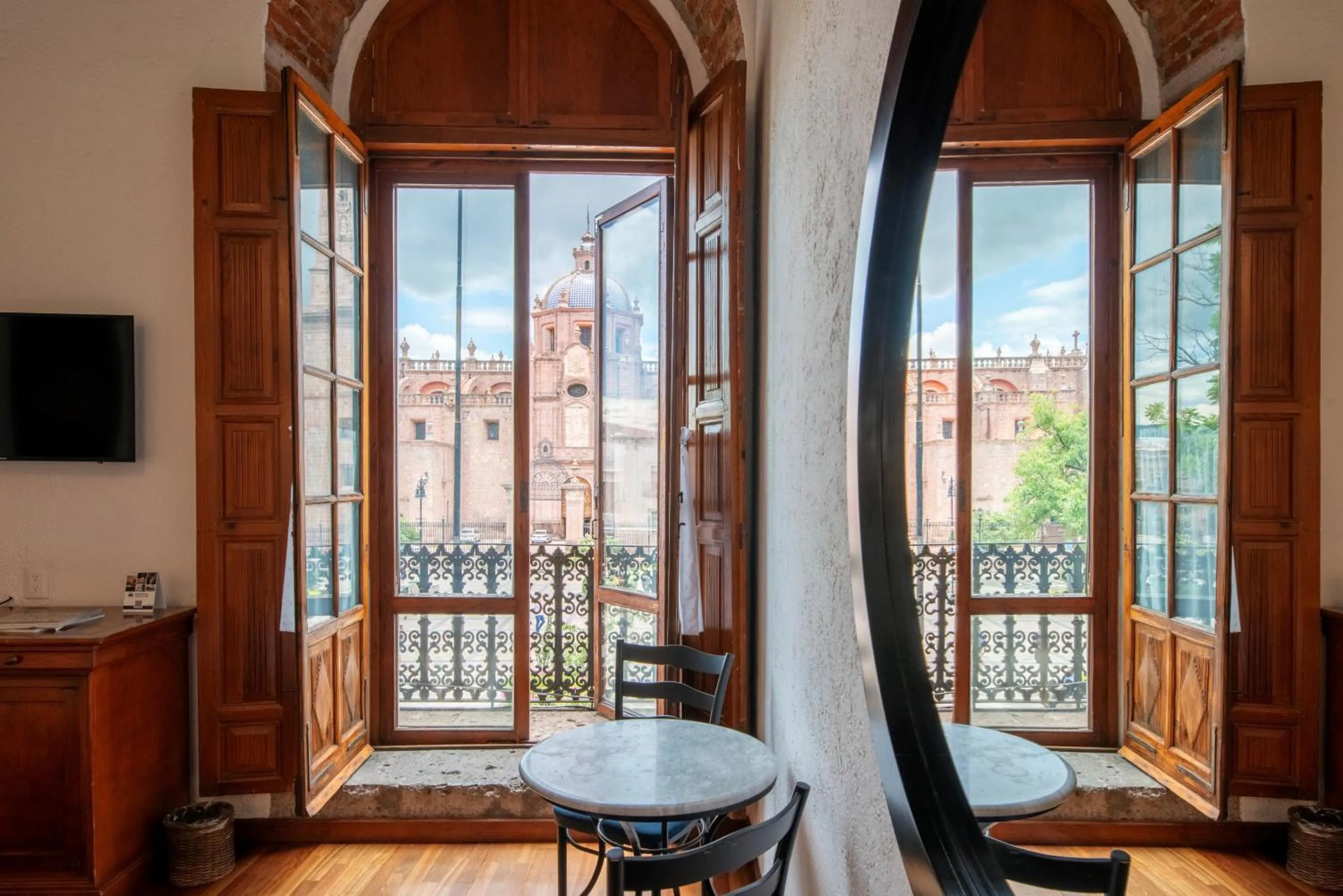 TV and multimedia in Hotel Los Juaninos