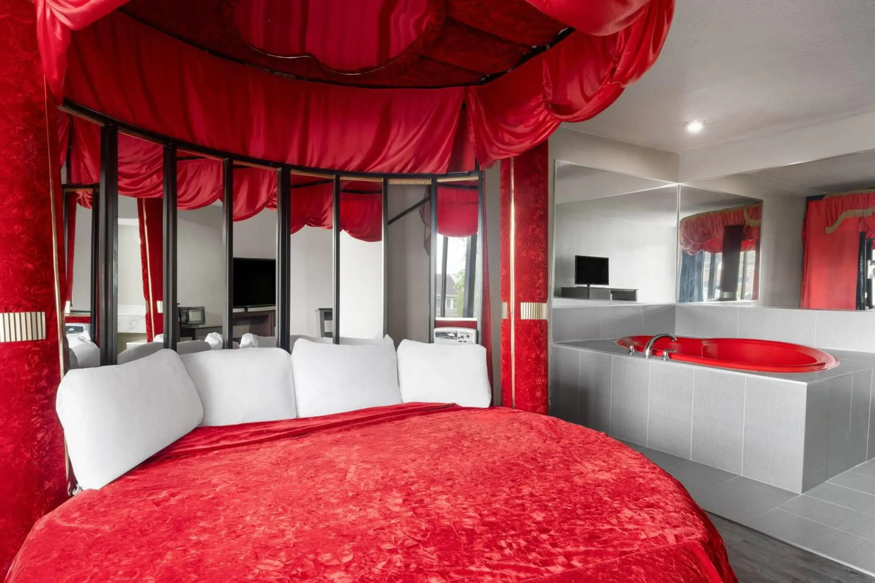 Bath, Bed in Travelodge by Wyndham Salisbury MD Bath, Bed in Travelodge by Wyndham Salisbury MD