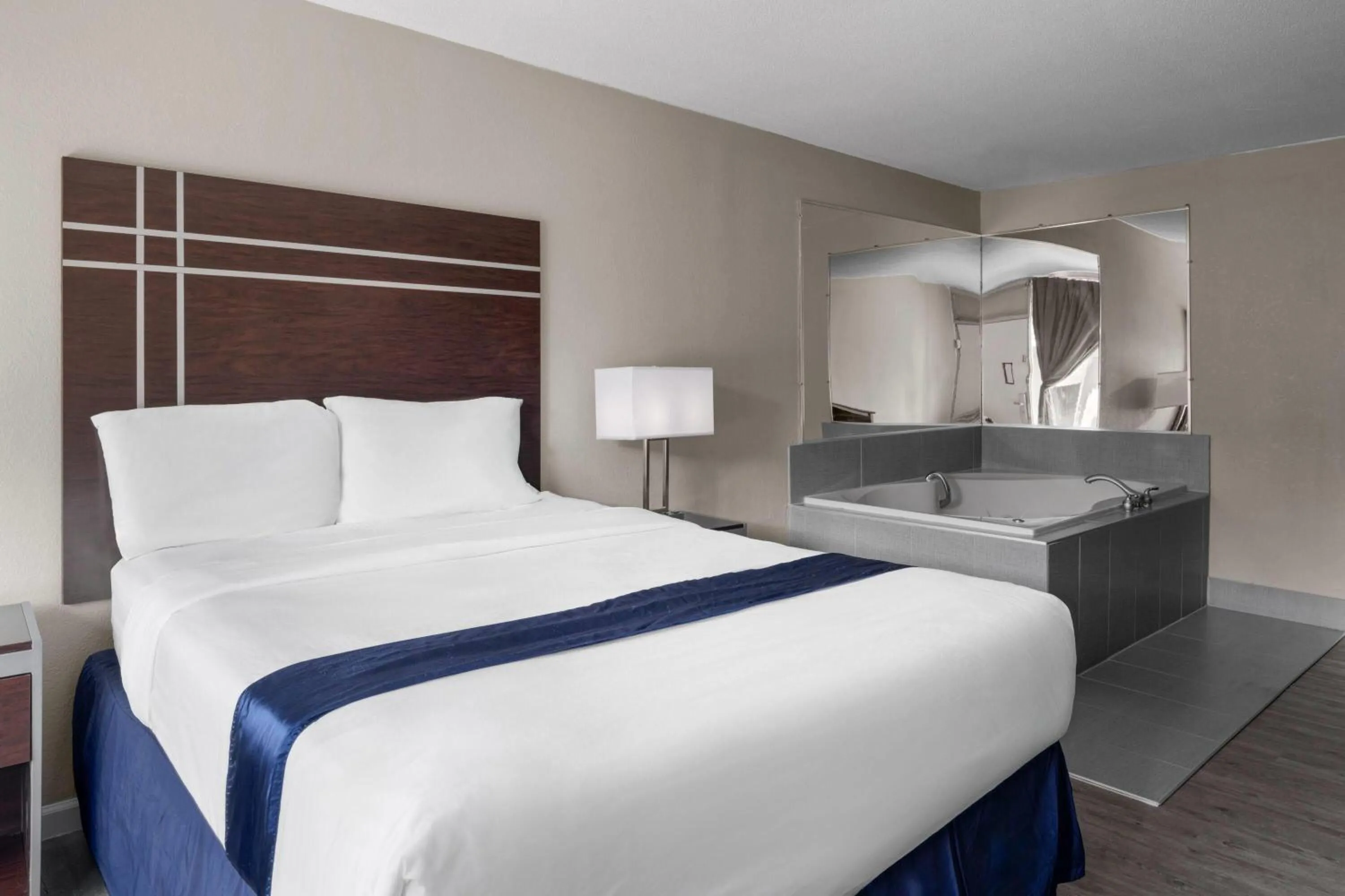 Bath, Bed in Travelodge by Wyndham Salisbury MD