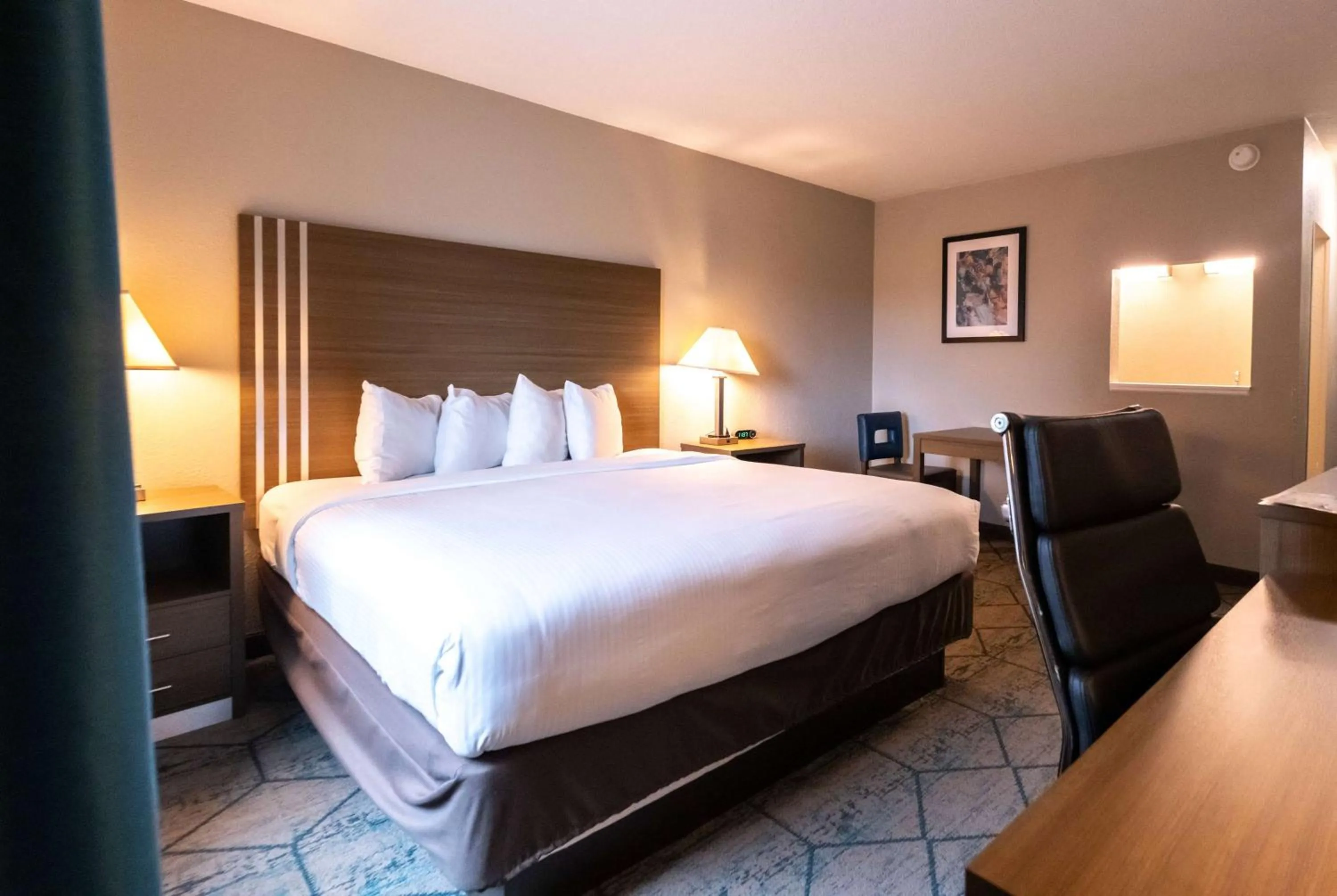 Photo of the whole room, Bed in Baymont by Wyndham Effingham