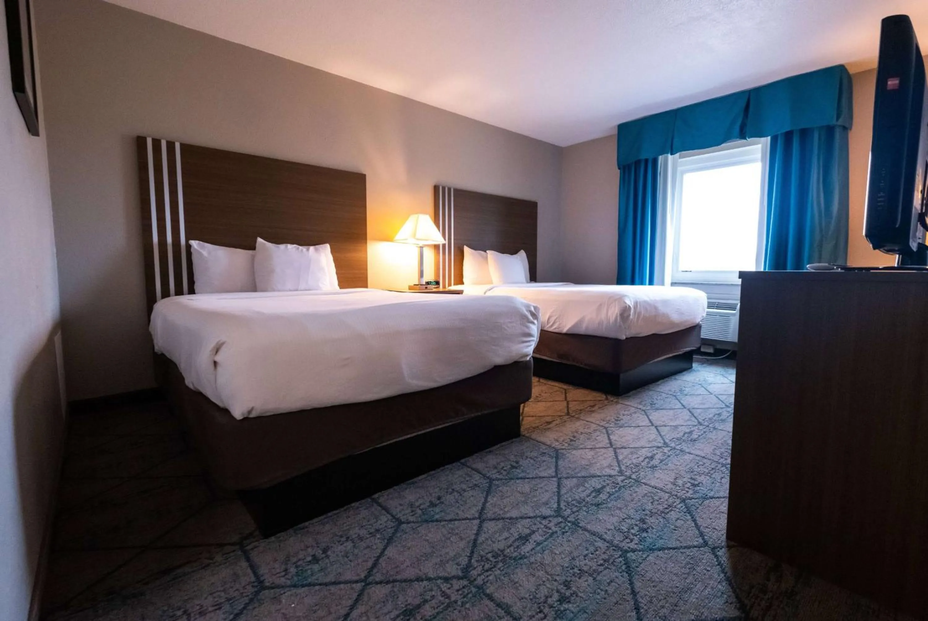 Photo of the whole room, Bed in Baymont by Wyndham Effingham