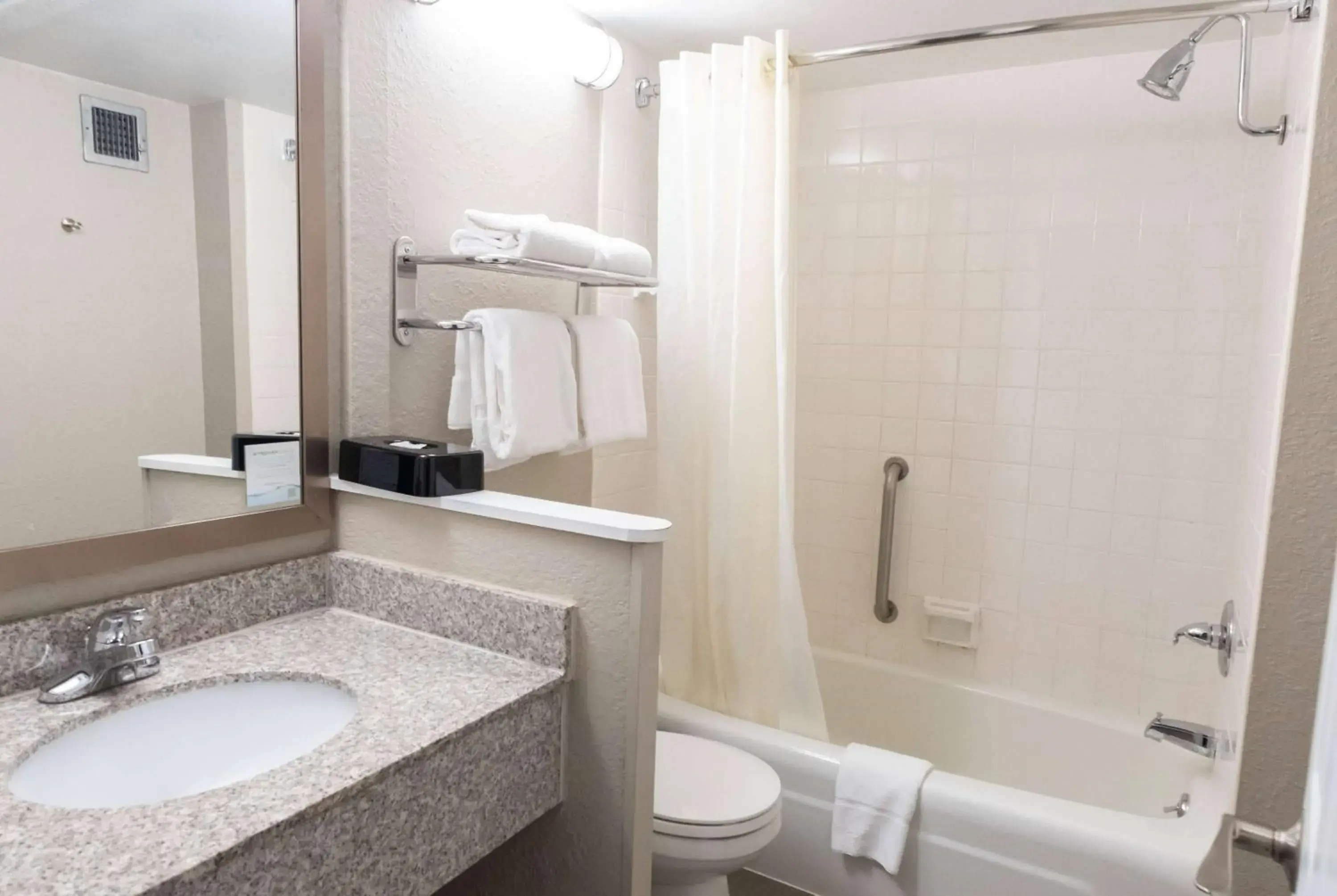 Bathroom in Baymont by Wyndham Effingham Bathroom in Baymont by Wyndham Effingham