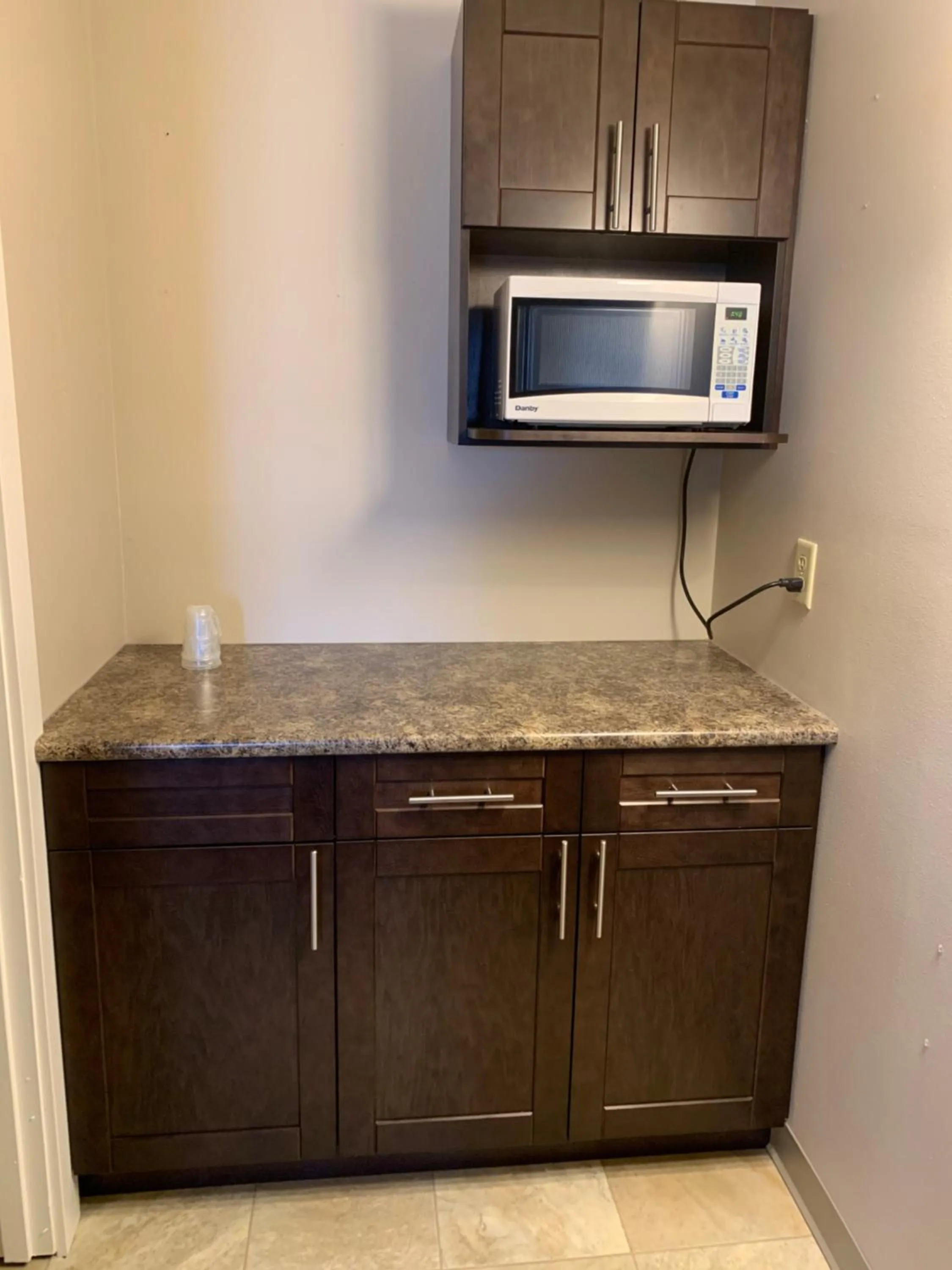 Photo of the whole room in Airways Motel