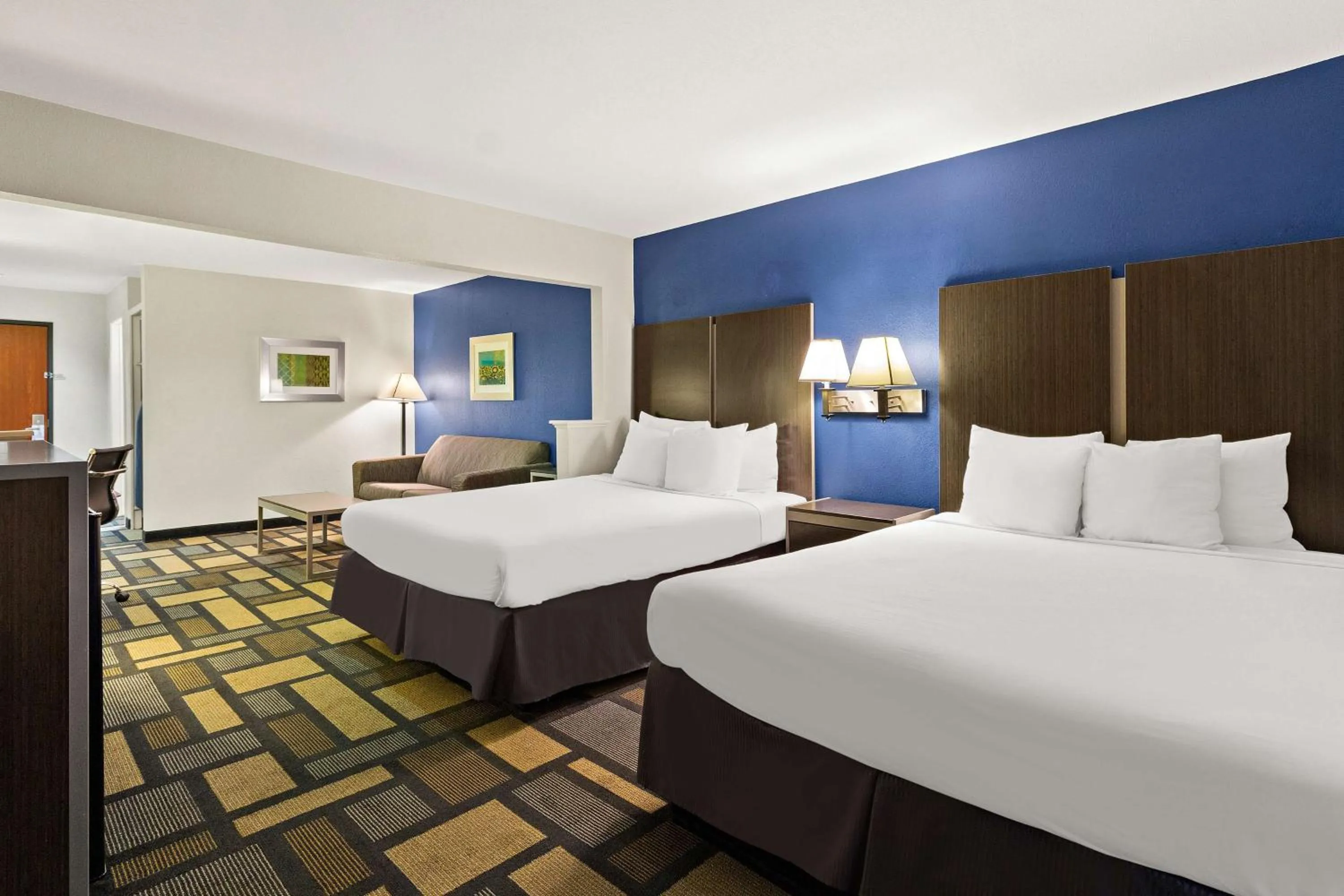 Photo of the whole room, Bed in Best Western Galleria Inn & Suites