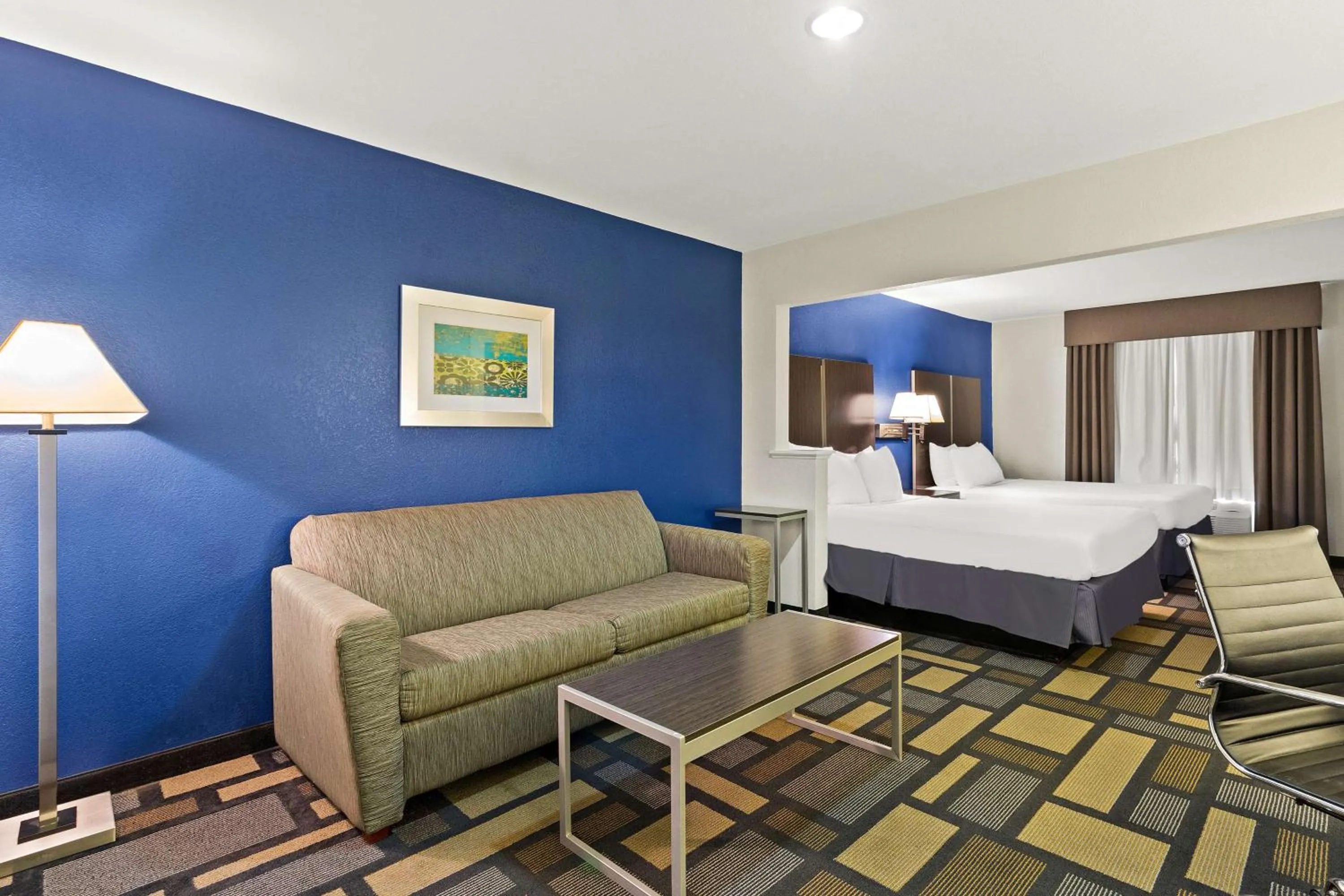 Photo of the whole room, Bed in Best Western Galleria Inn & Suites