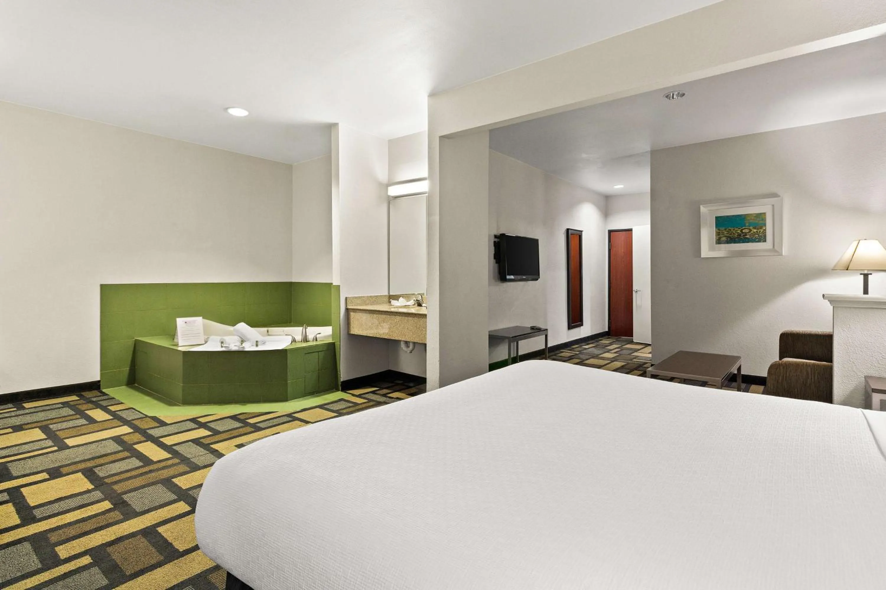 Photo of the whole room, Bed in Best Western Galleria Inn & Suites