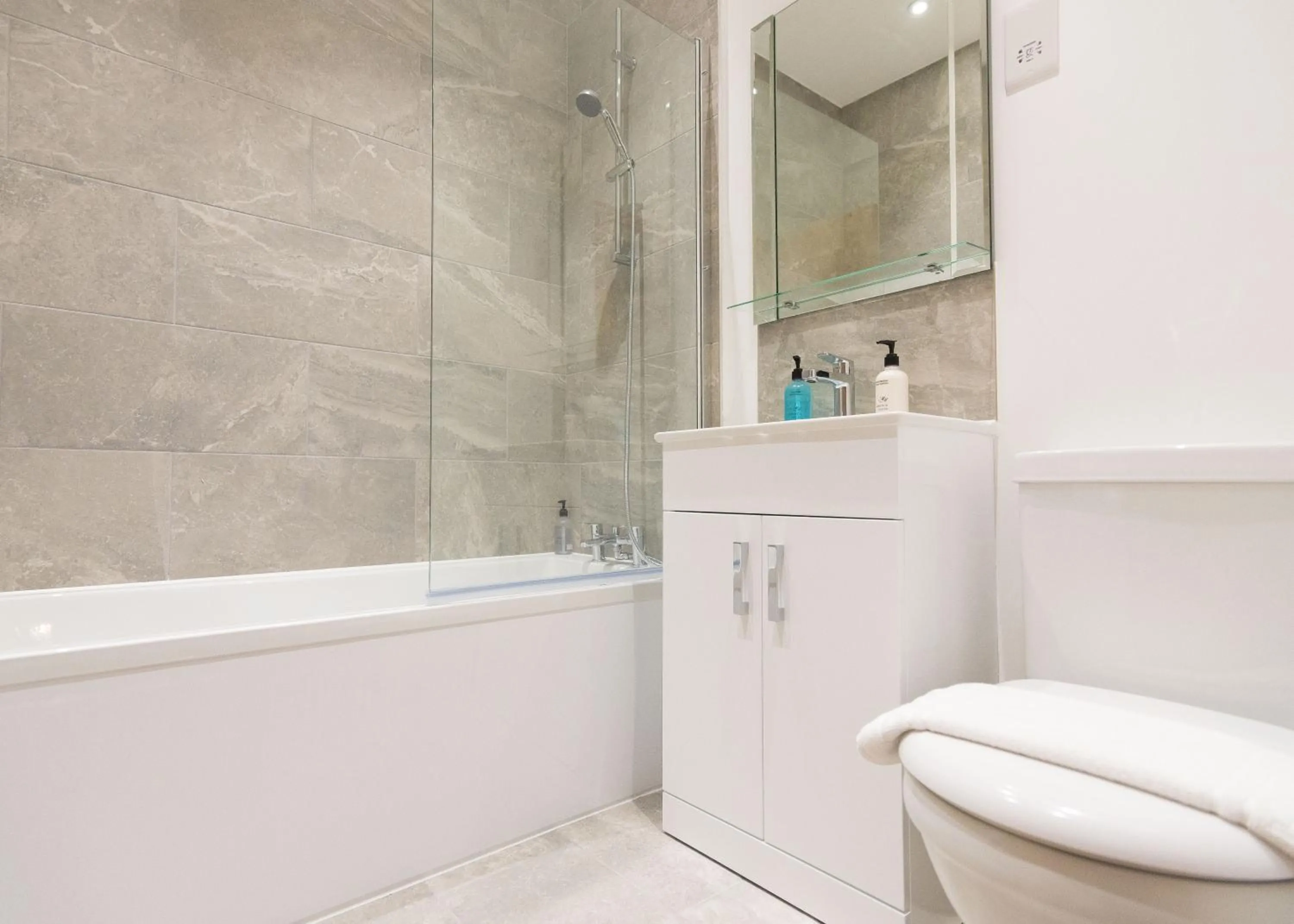 Shower in Comfortable 2BR Swindon Long Stay