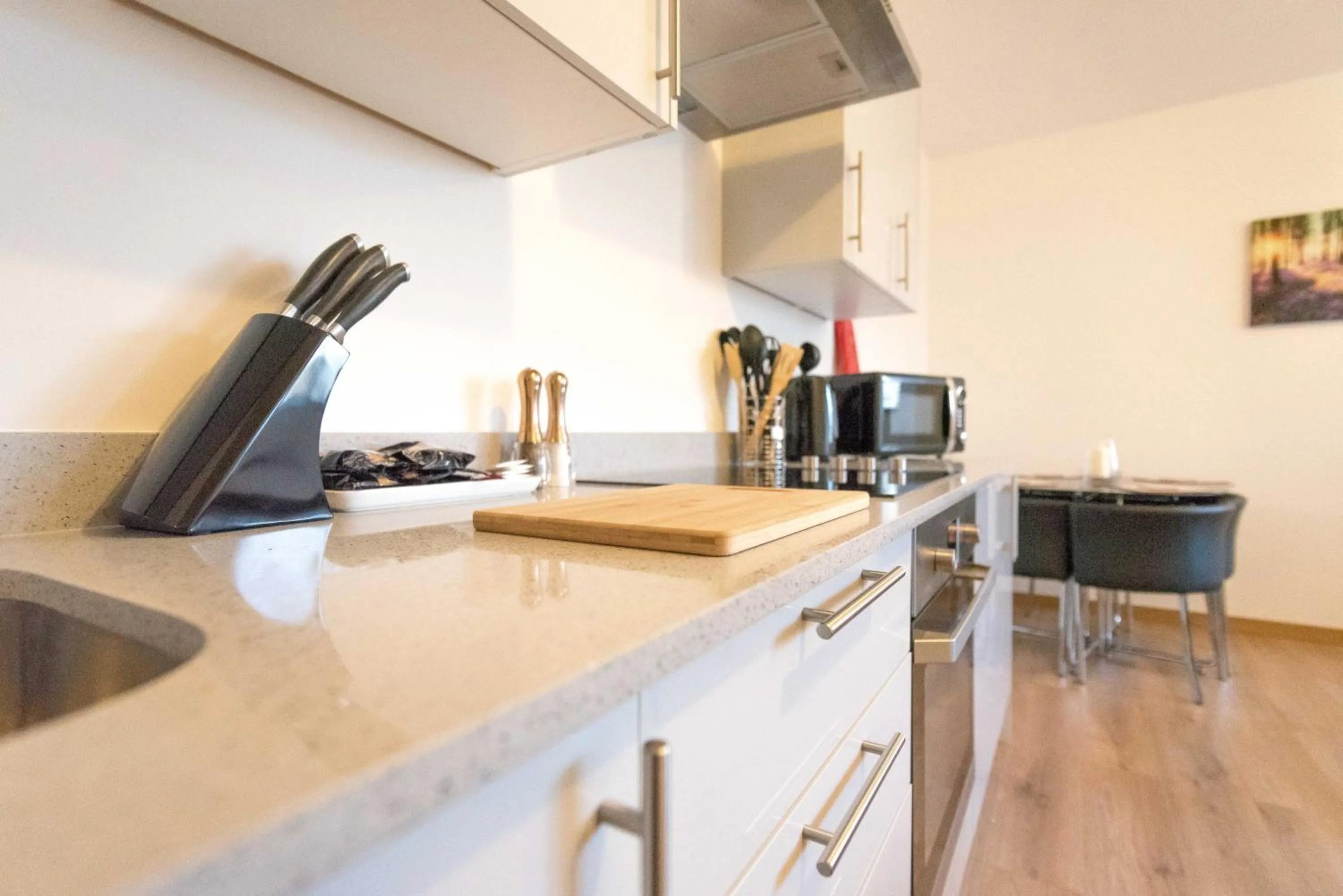 TV and multimedia in Comfortable 2BR Swindon Long Stay