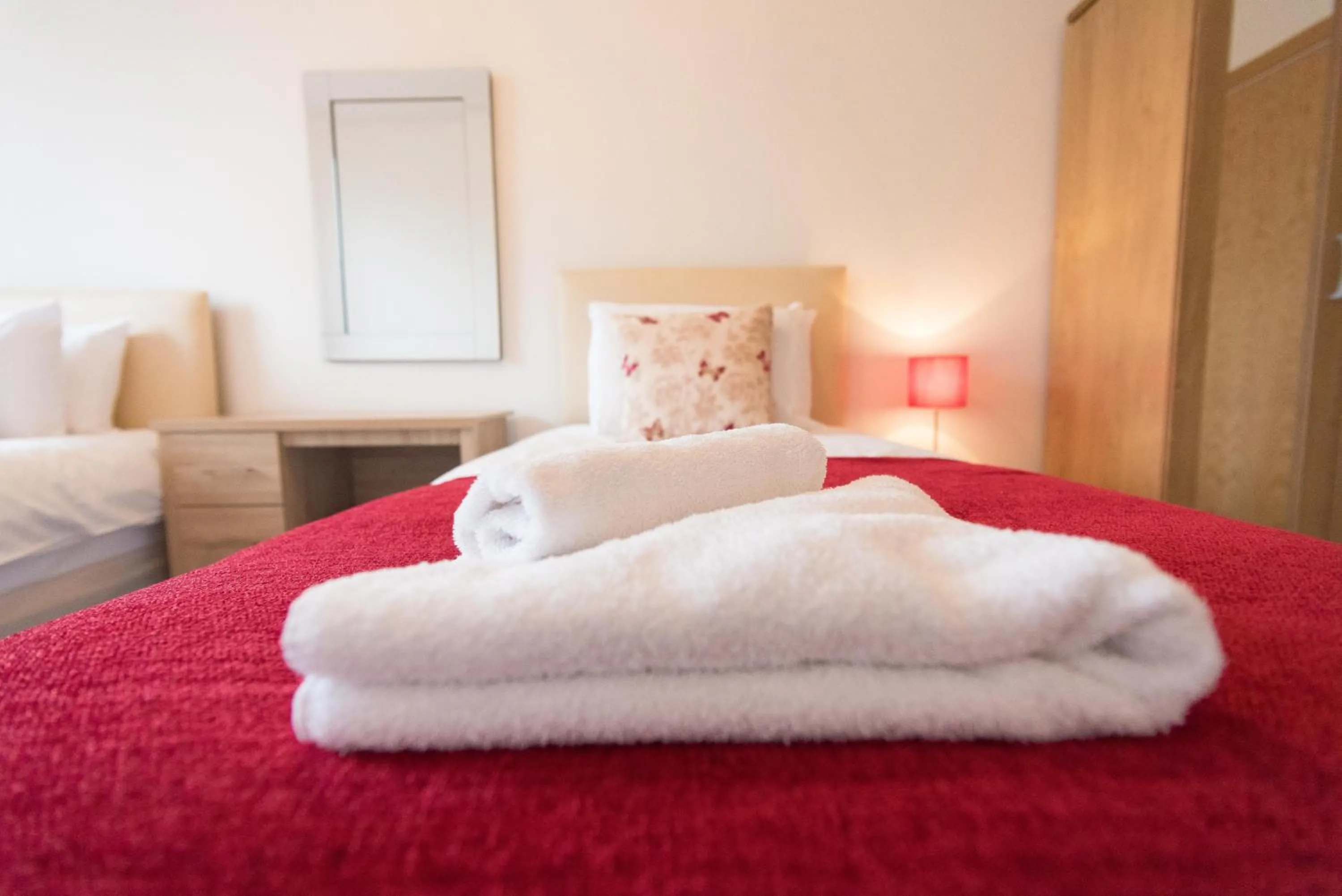 Bed in Comfortable 2BR Swindon Long Stay