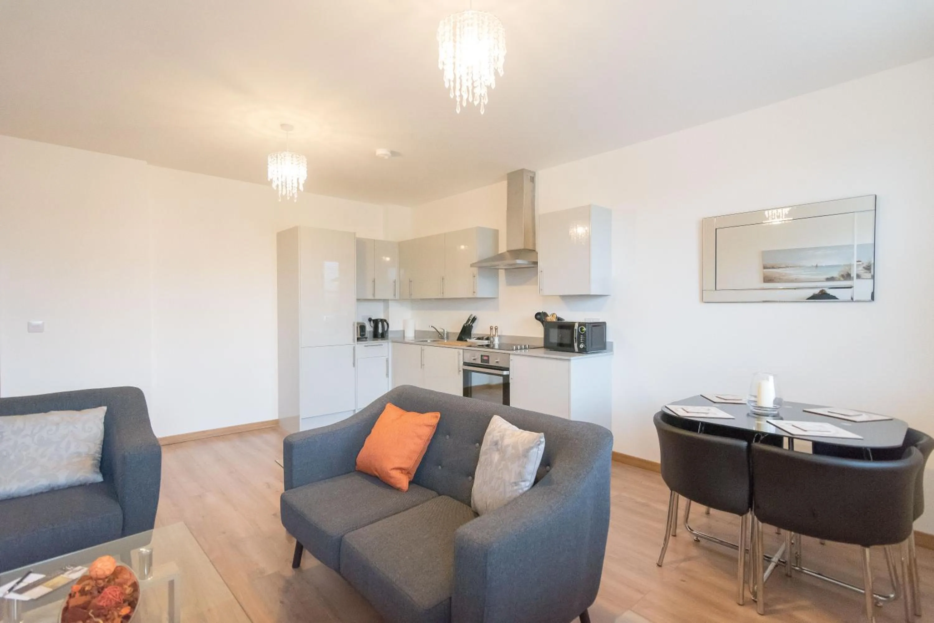 TV and multimedia in Comfortable 2BR Swindon Long Stay