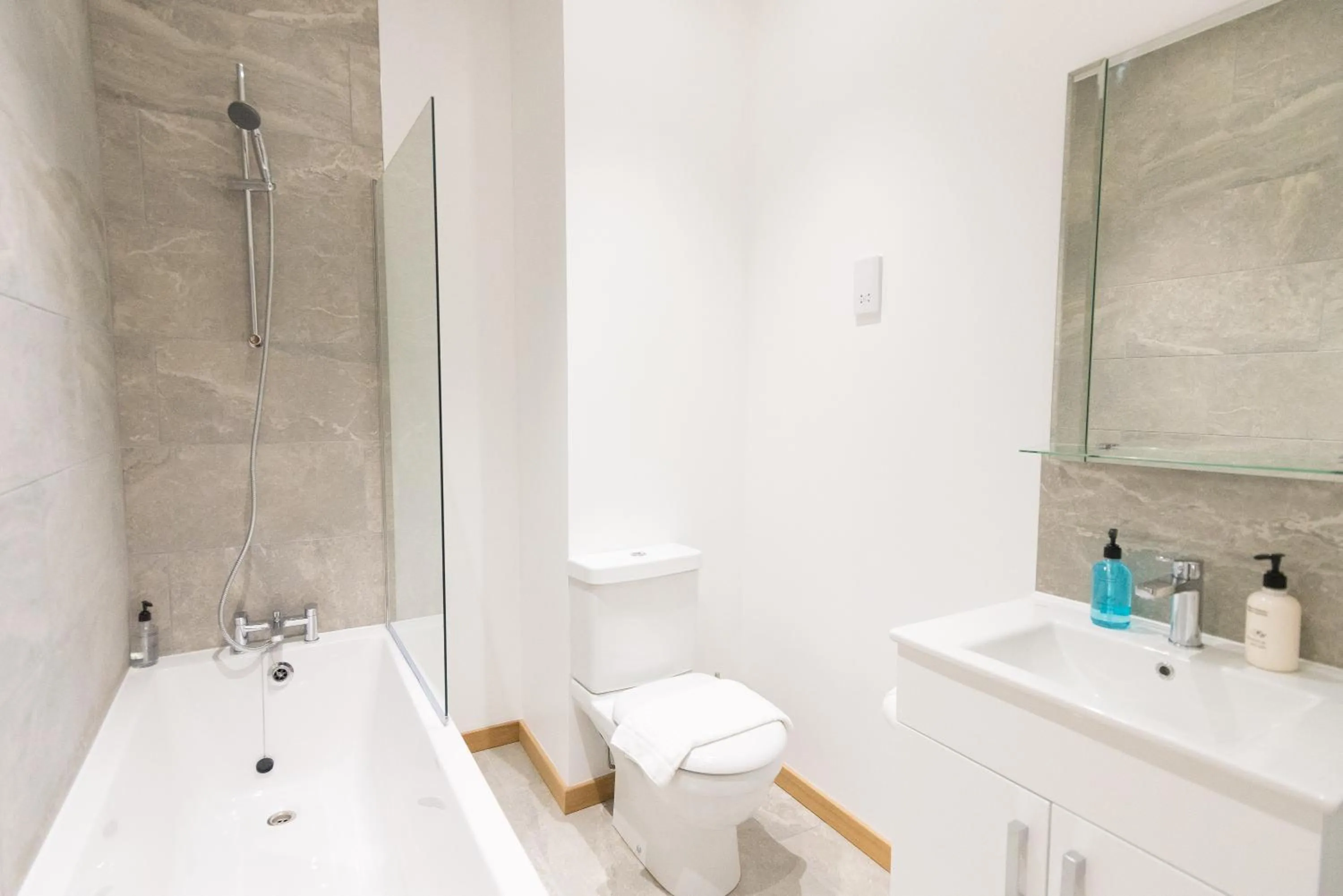 Shower in Comfortable 2BR Swindon Long Stay