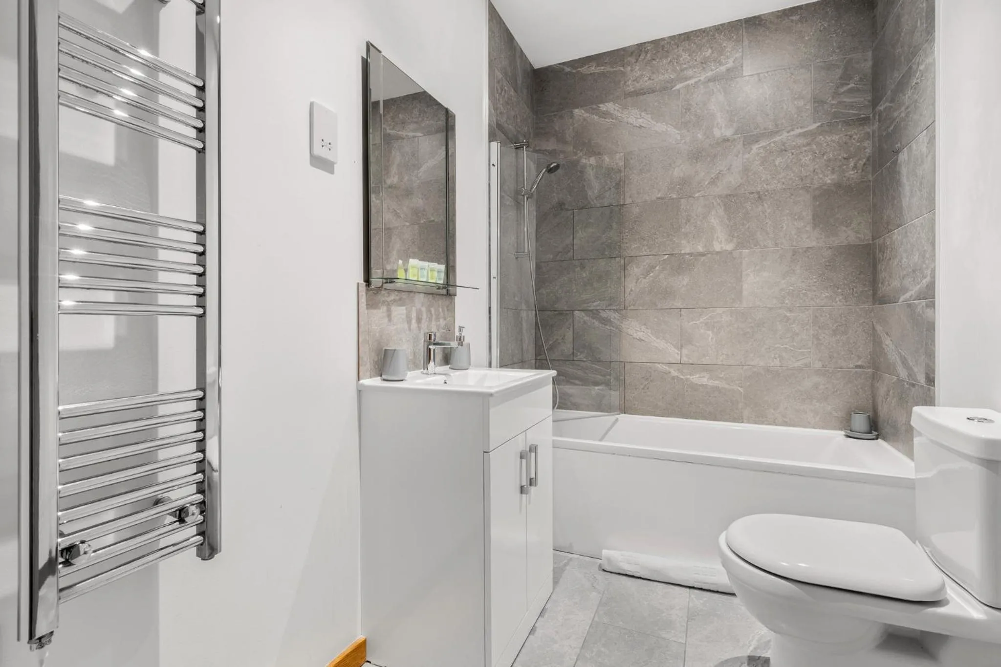 Shower in Comfortable 2BR Swindon Long Stay