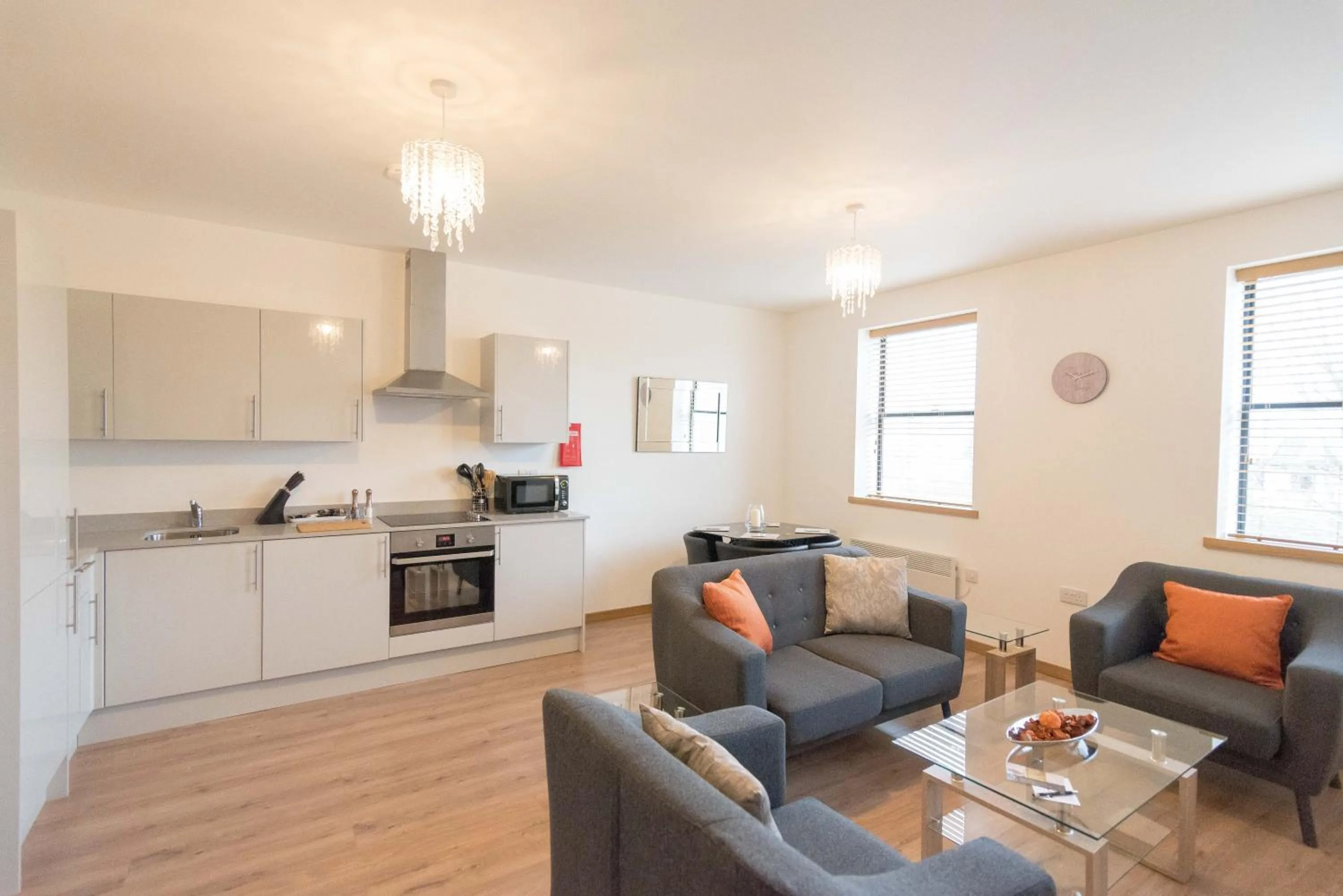 TV and multimedia in Comfortable 2BR Swindon Long Stay