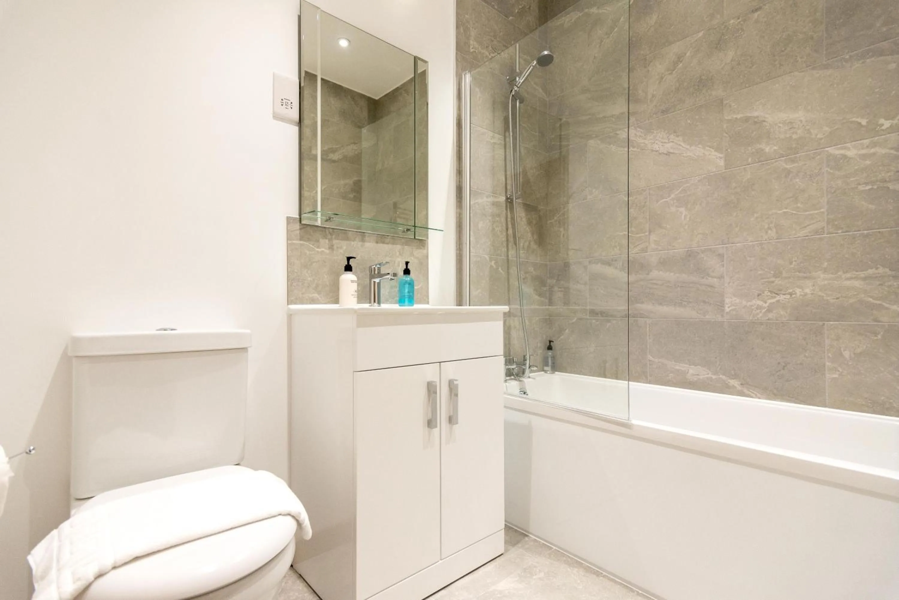Shower in Comfortable 2BR Swindon Long Stay