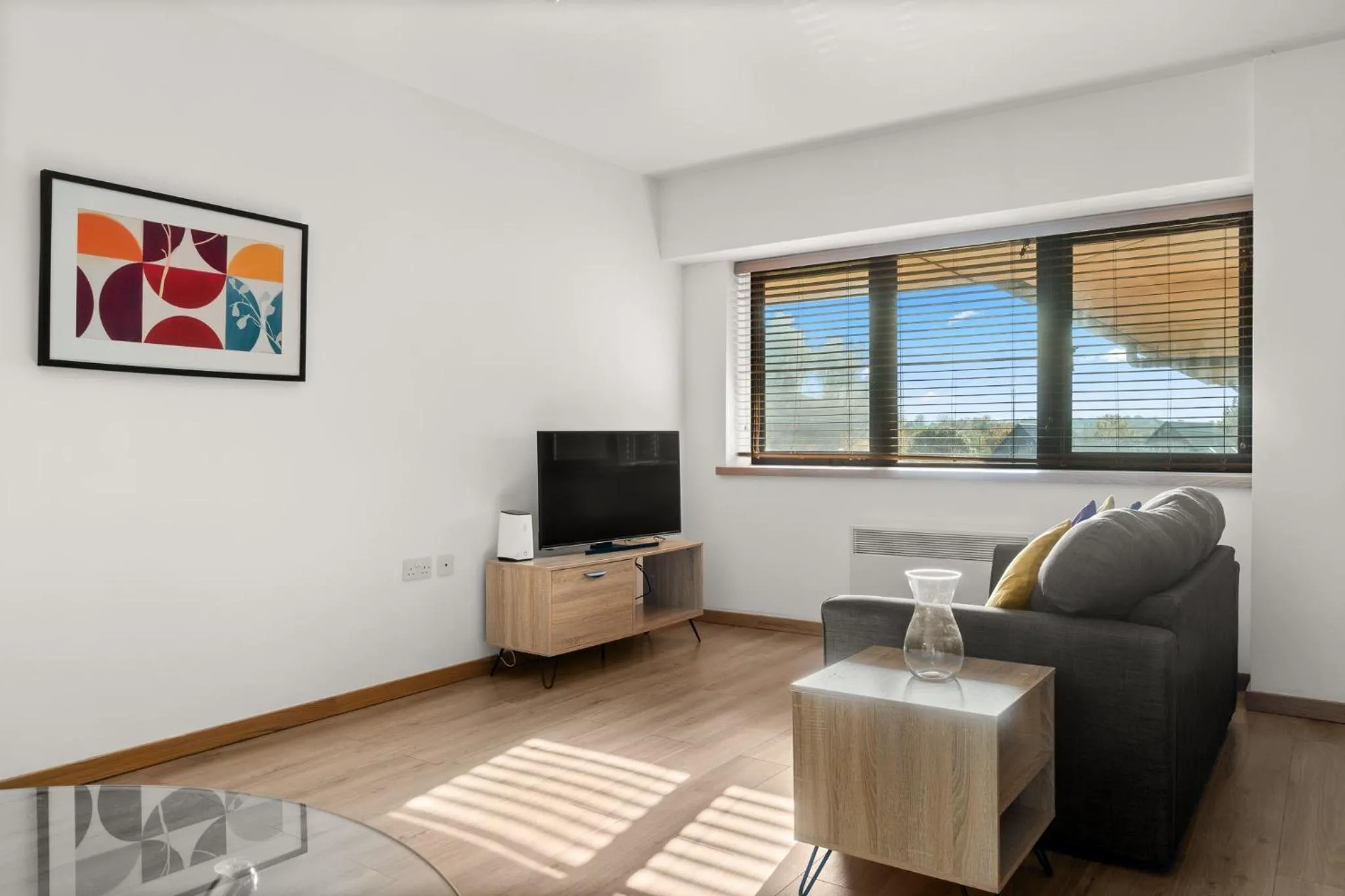 Living room in Comfortable 2BR Swindon Long Stay
