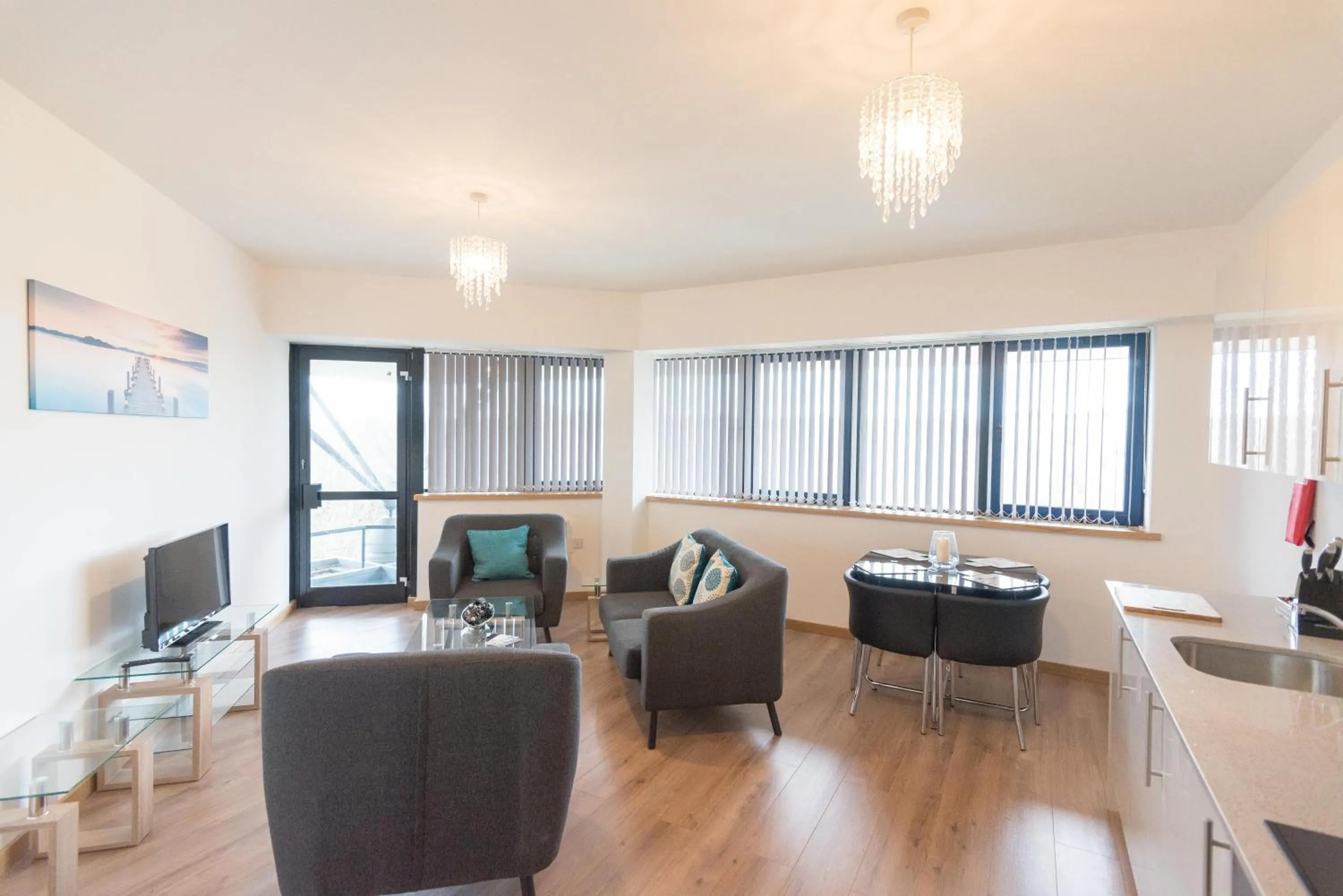 Kitchen or kitchenette in Comfortable 2BR Swindon Long Stay