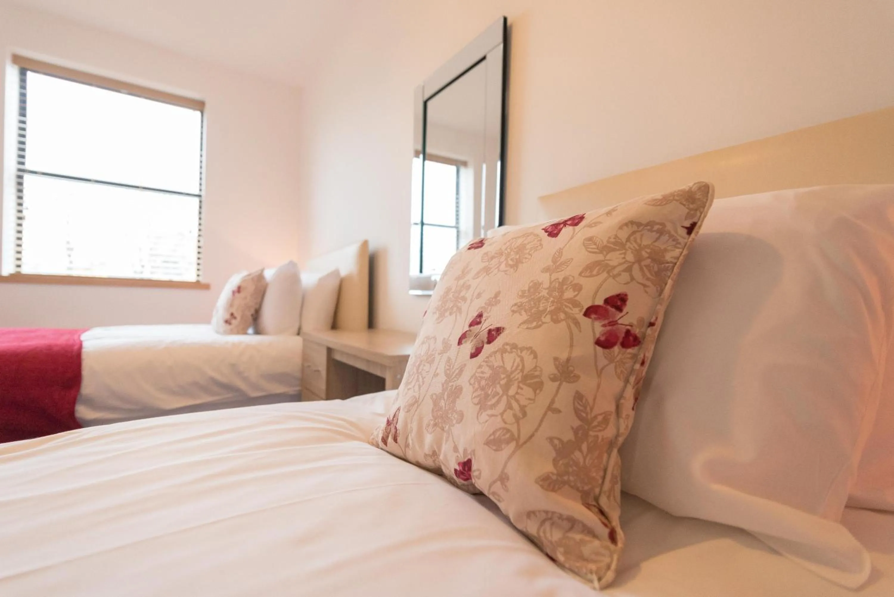 Bed in Comfortable 2BR Swindon Long Stay