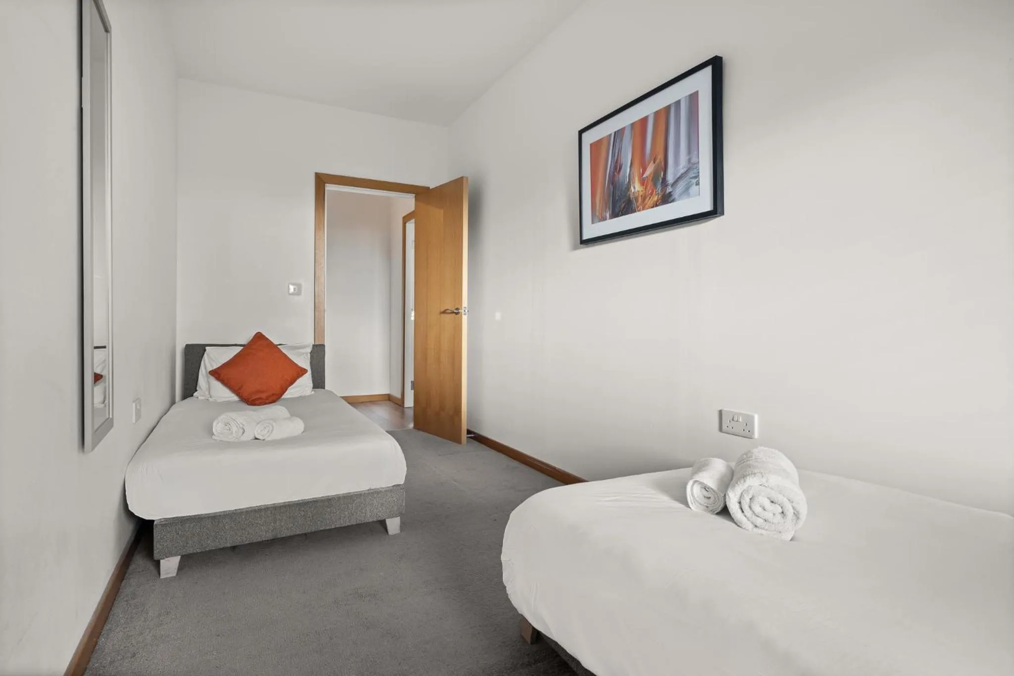 Bed in Comfortable 2BR Swindon Long Stay