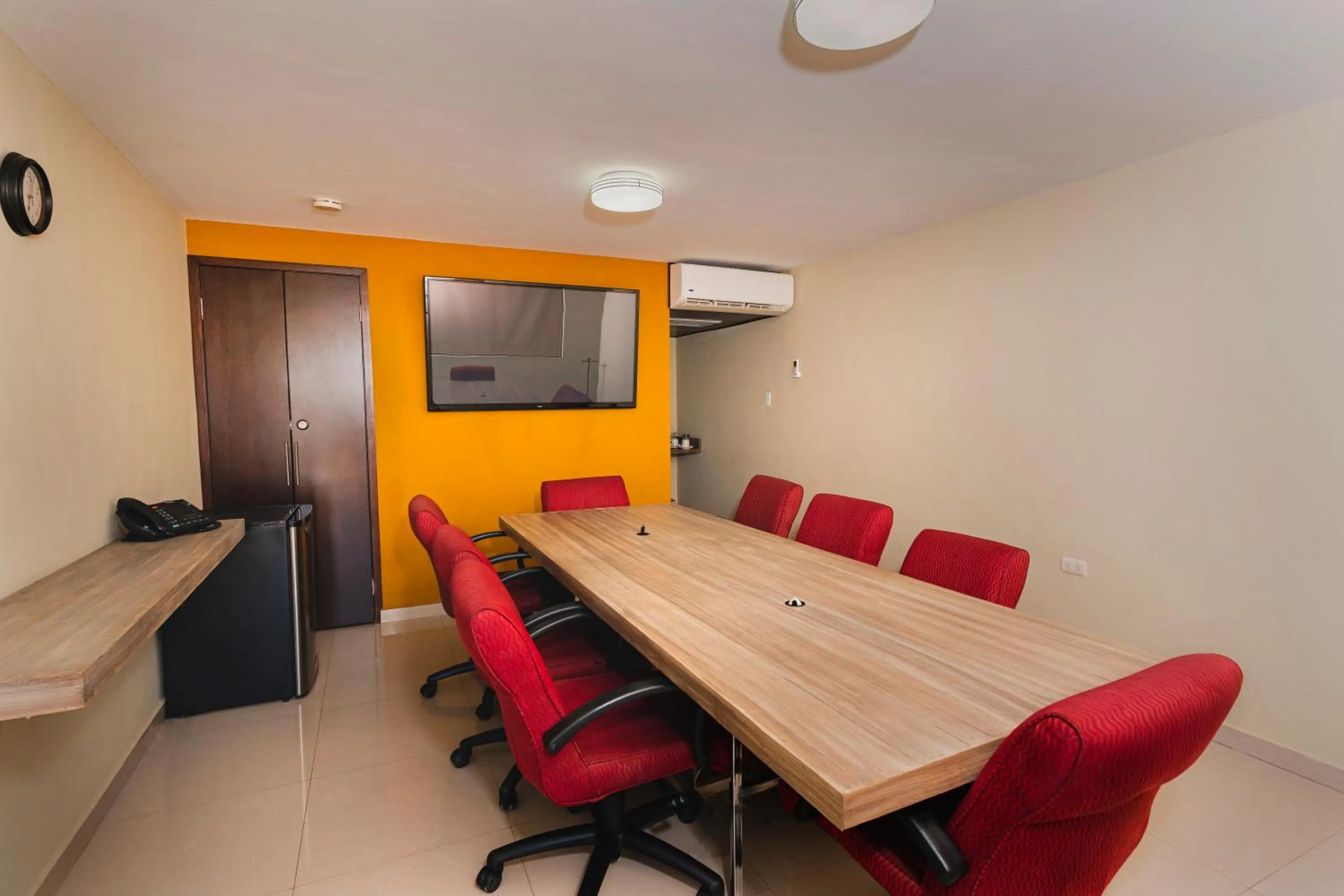 Meeting/conference room in El Camino Hotel & Suites