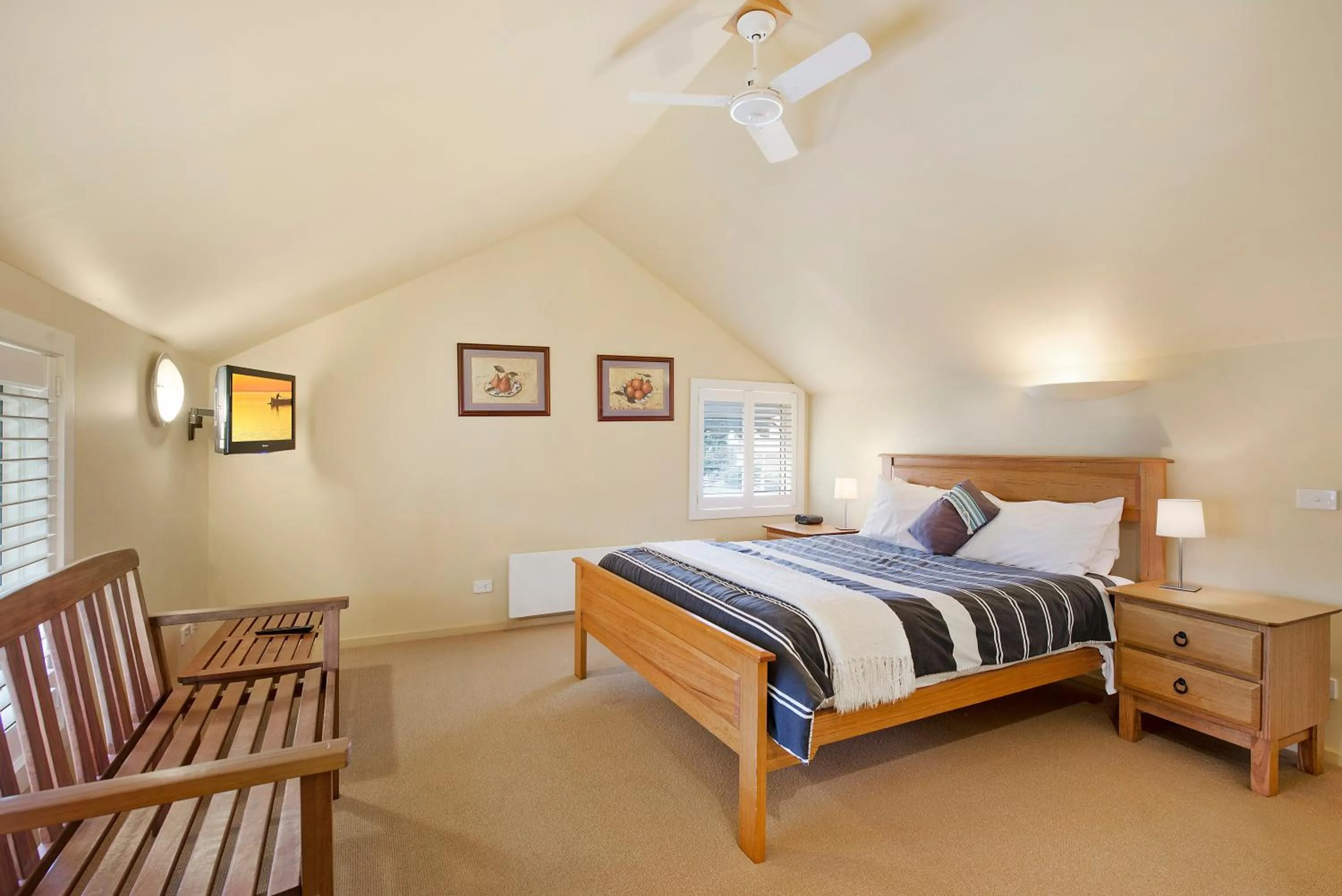 Bedroom, Bed in Captain's at the Bay