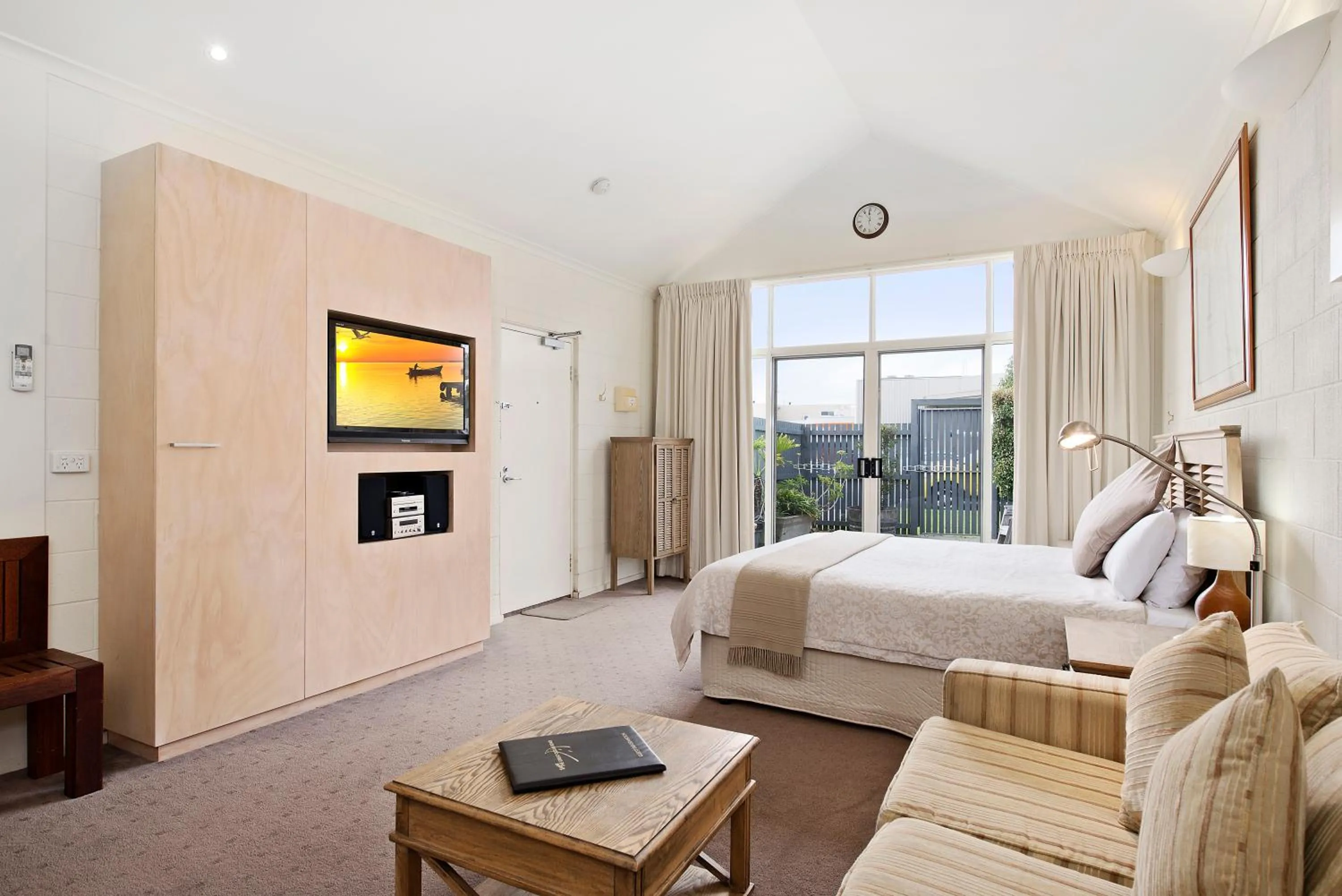 TV and multimedia, Bed in Captain's at the Bay